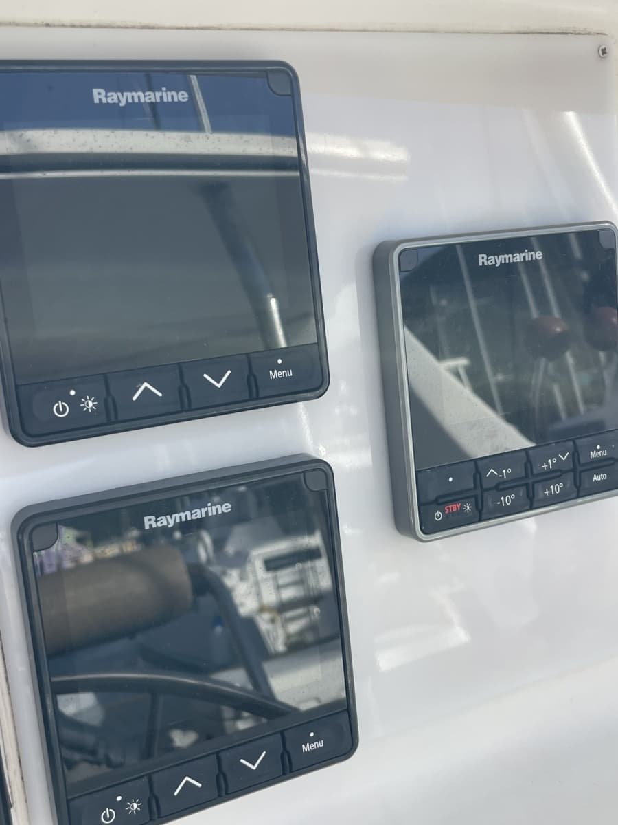 2011 Voyage Yachts 520 - Photo 21