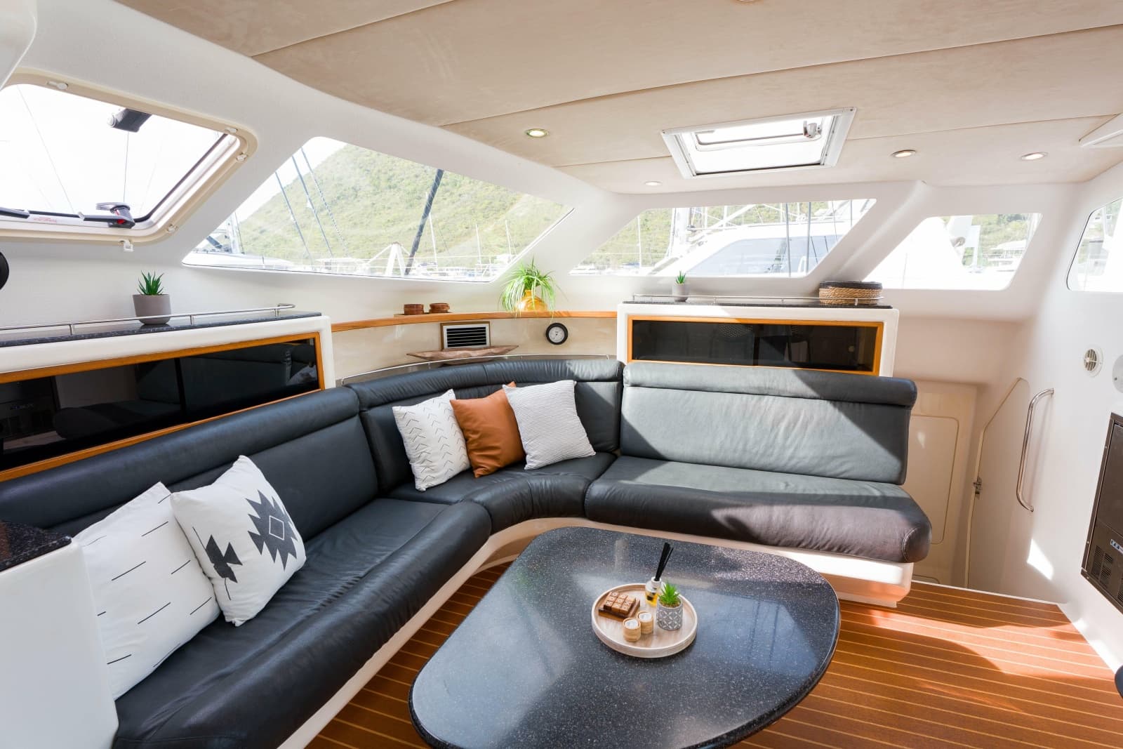 2011 Voyage Yachts 520 - Photo 27