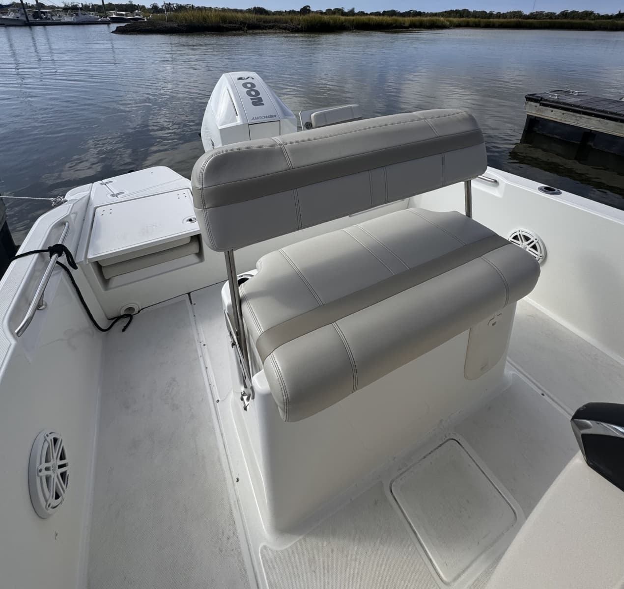 2023 Boston Whaler 220 Dauntless - Photo 10