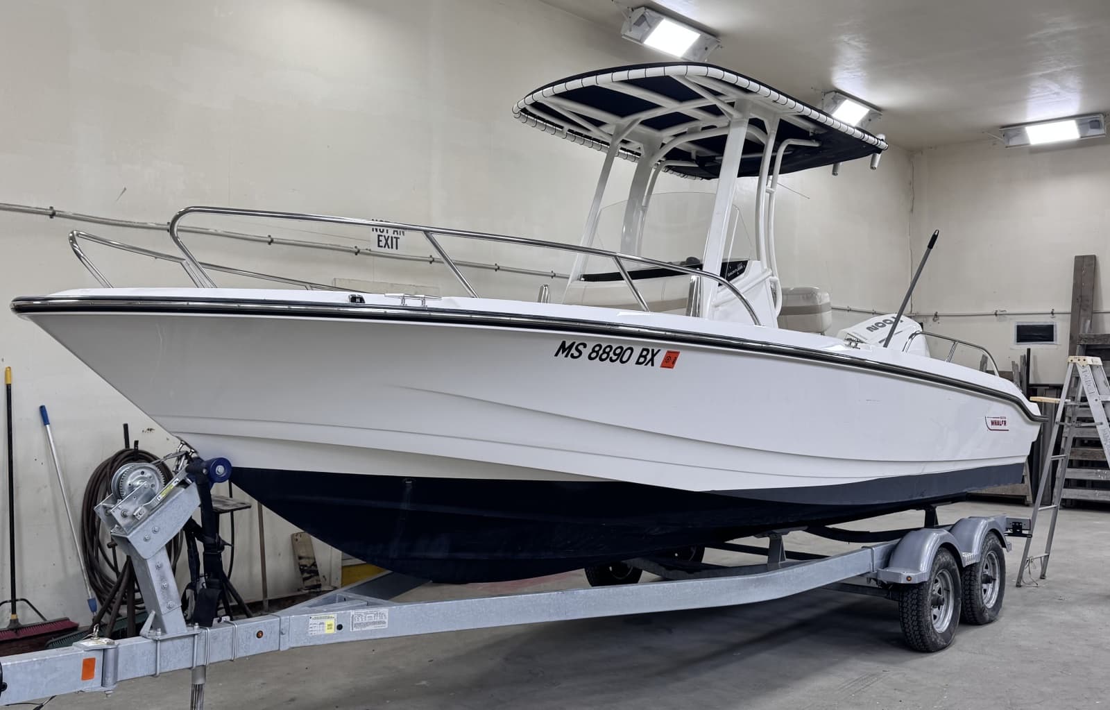 2023 Boston Whaler 220 Dauntless - Photo 1