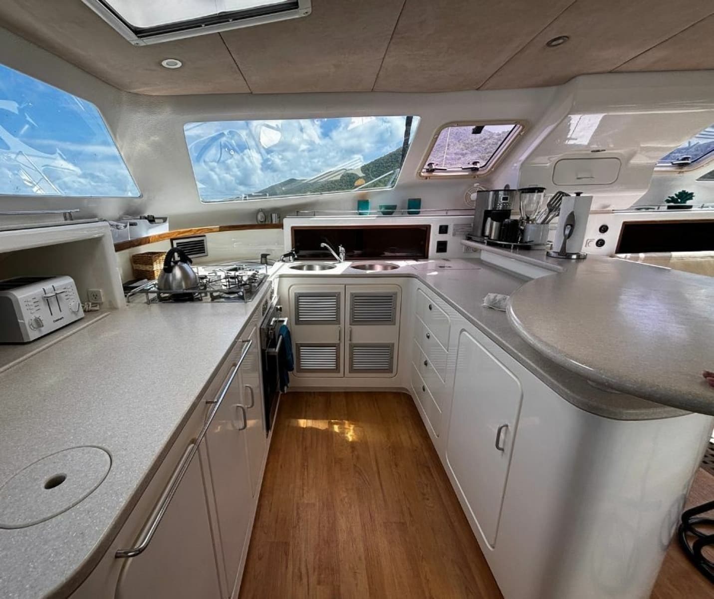 2015 Voyage Yachts 520 - Photo 15