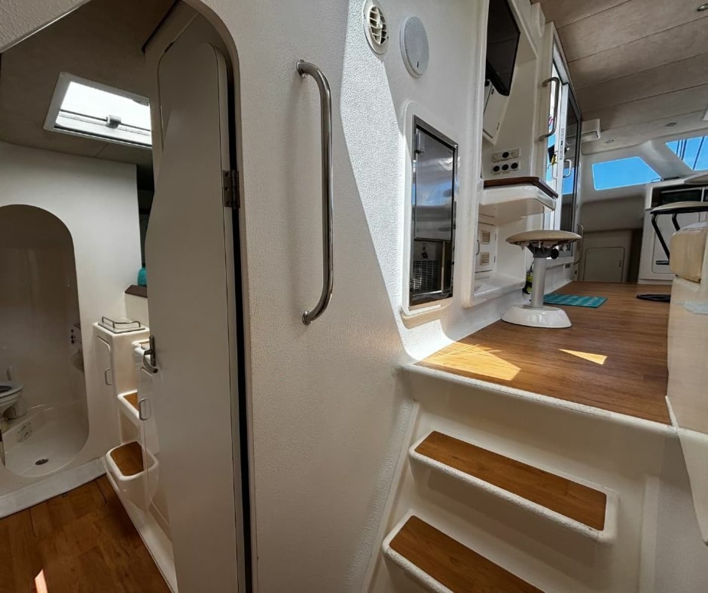 2015 Voyage Yachts 520 - Photo 18