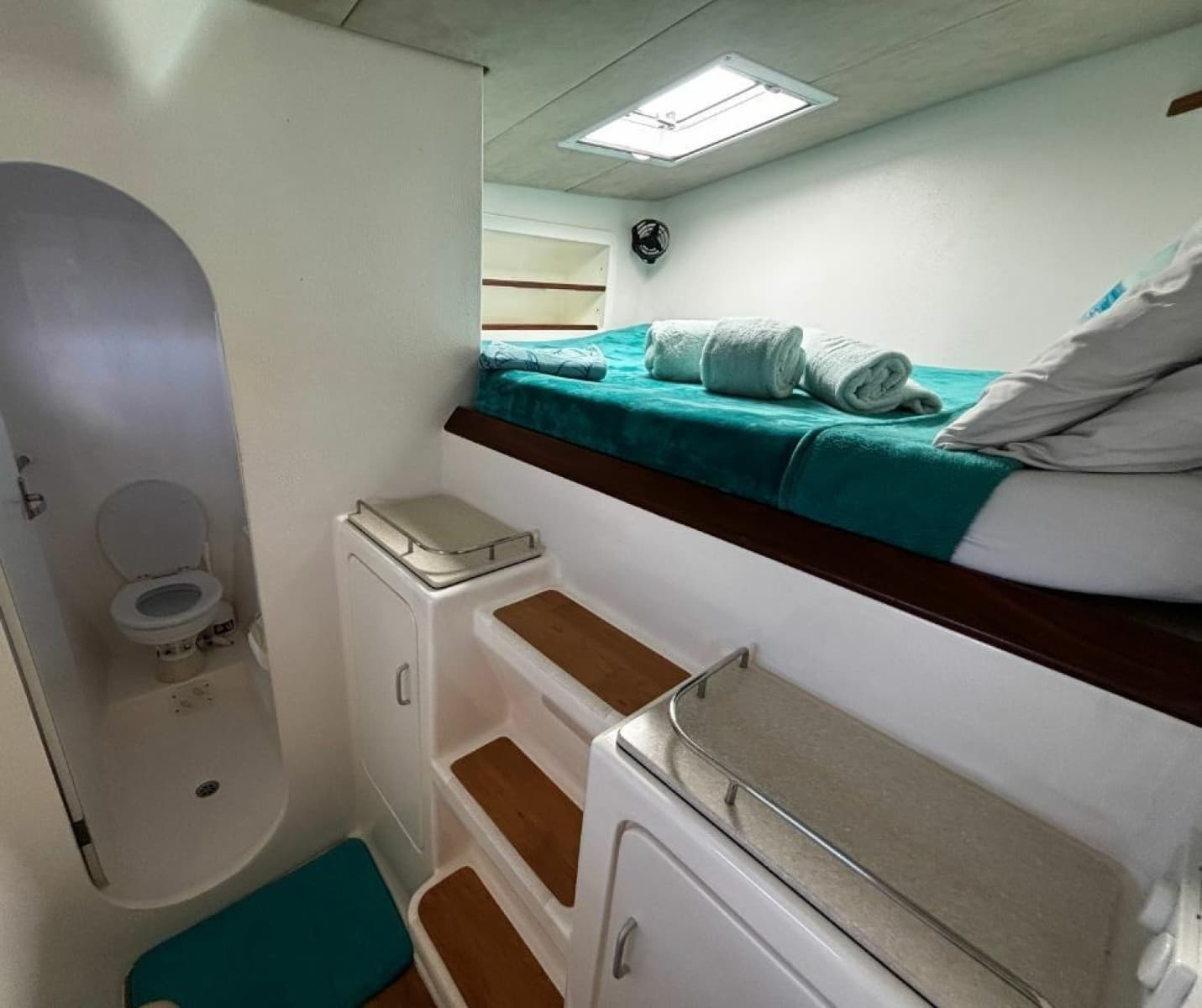 2015 Voyage Yachts 520 - Photo 21