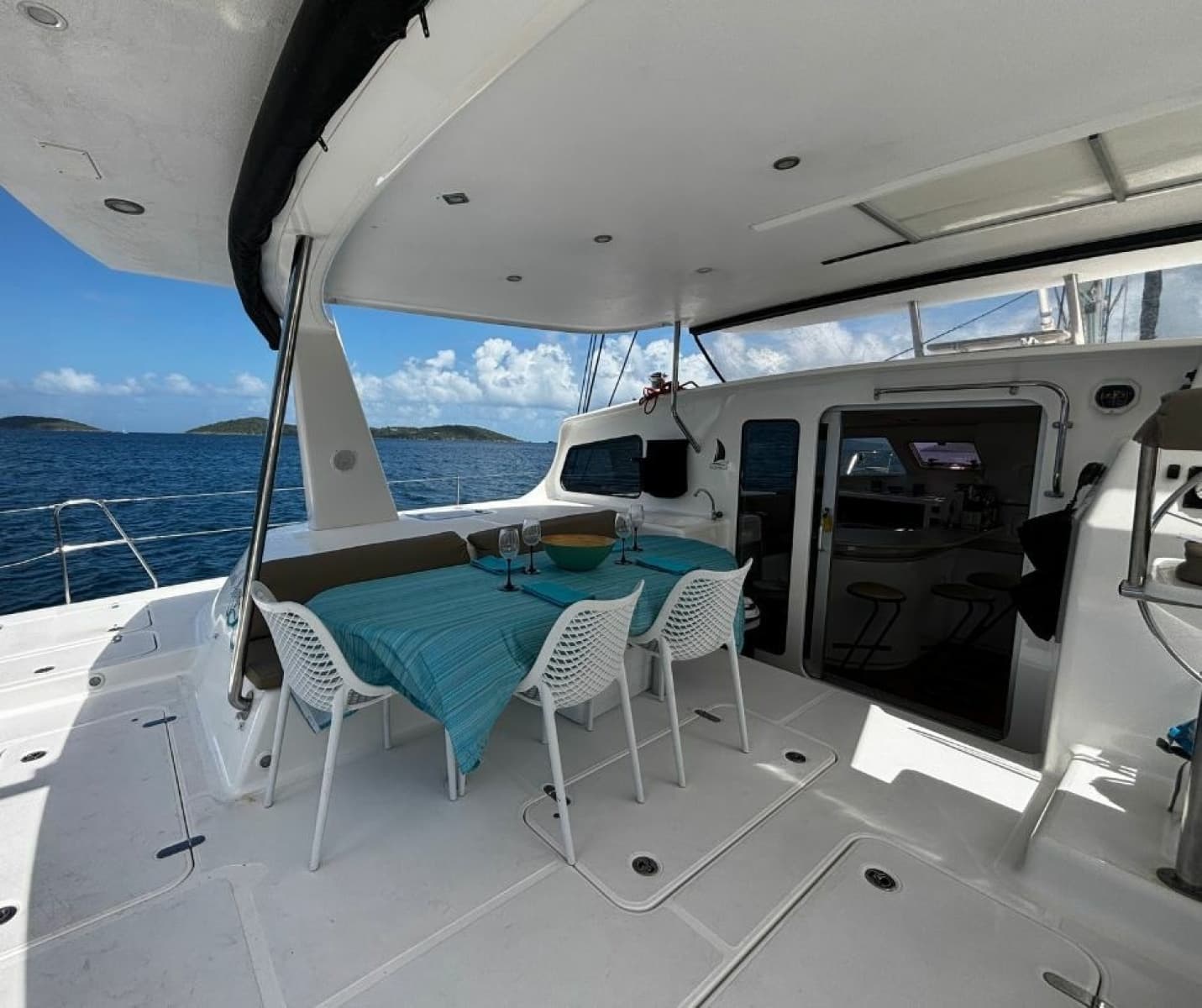 2015 Voyage Yachts 520 - Photo 10