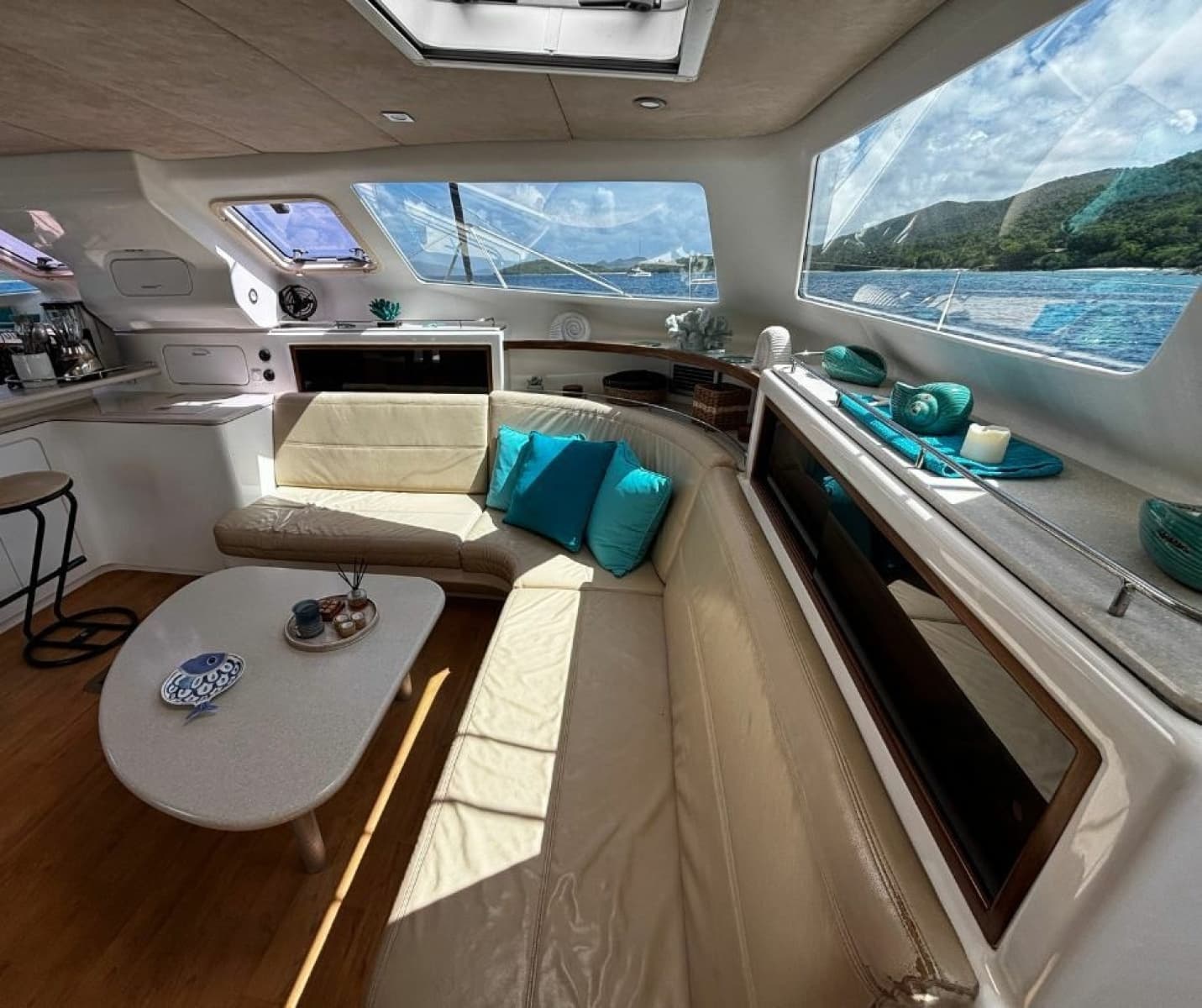 2015 Voyage Yachts 520 - Photo 12