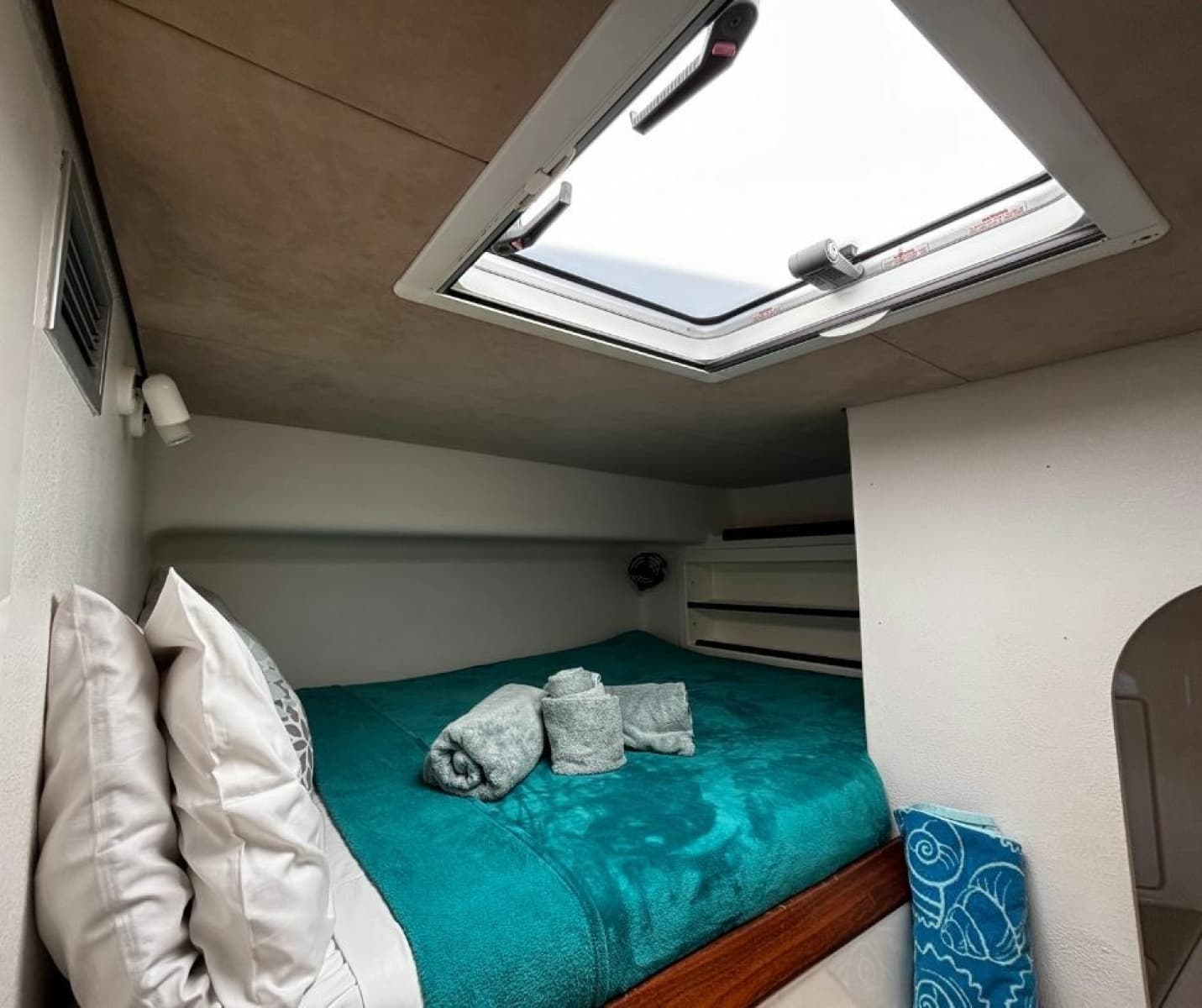 2015 Voyage Yachts 520 - Photo 20