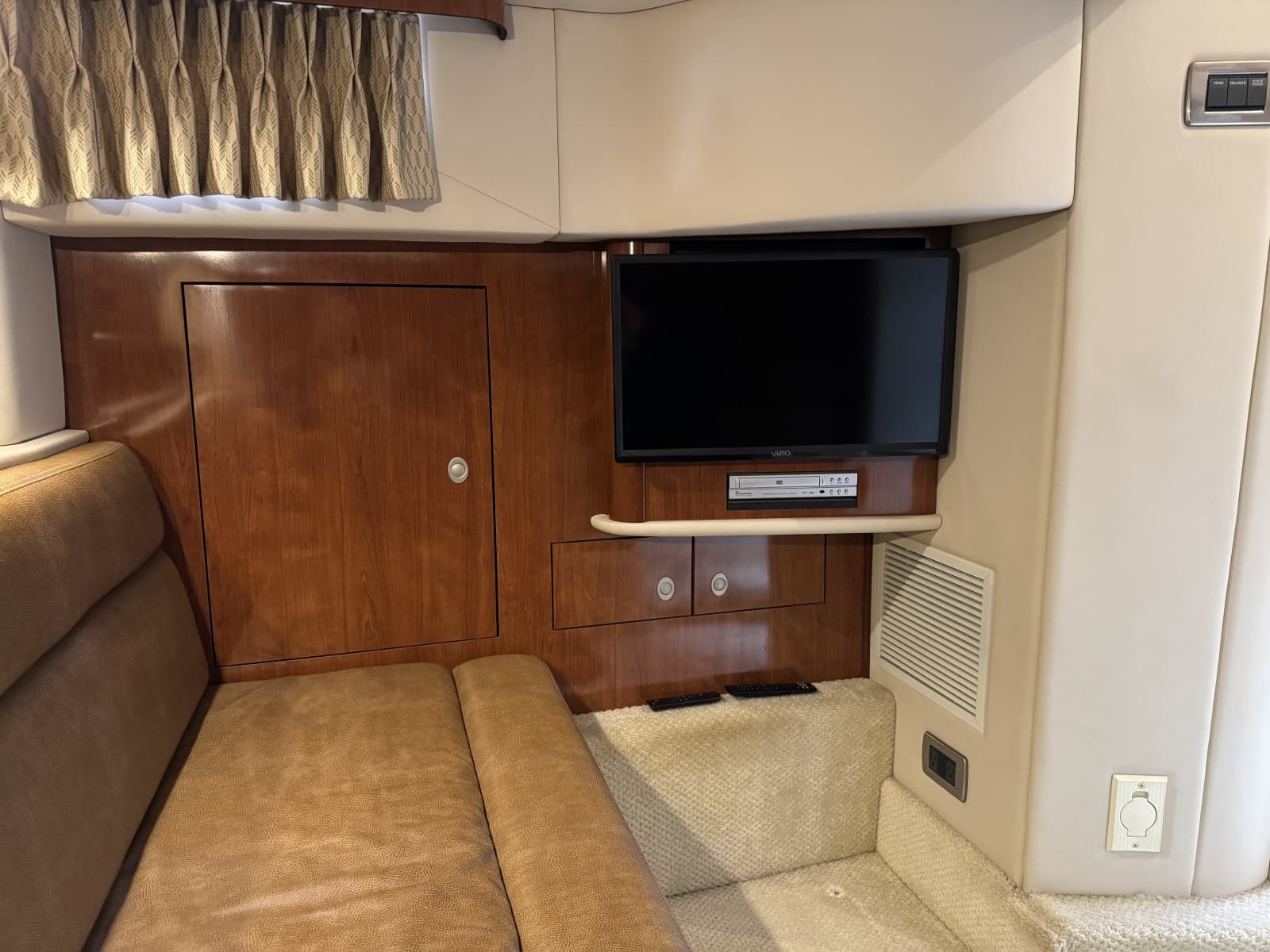 2005 Sea Ray 420 Sundancer - Photo 16