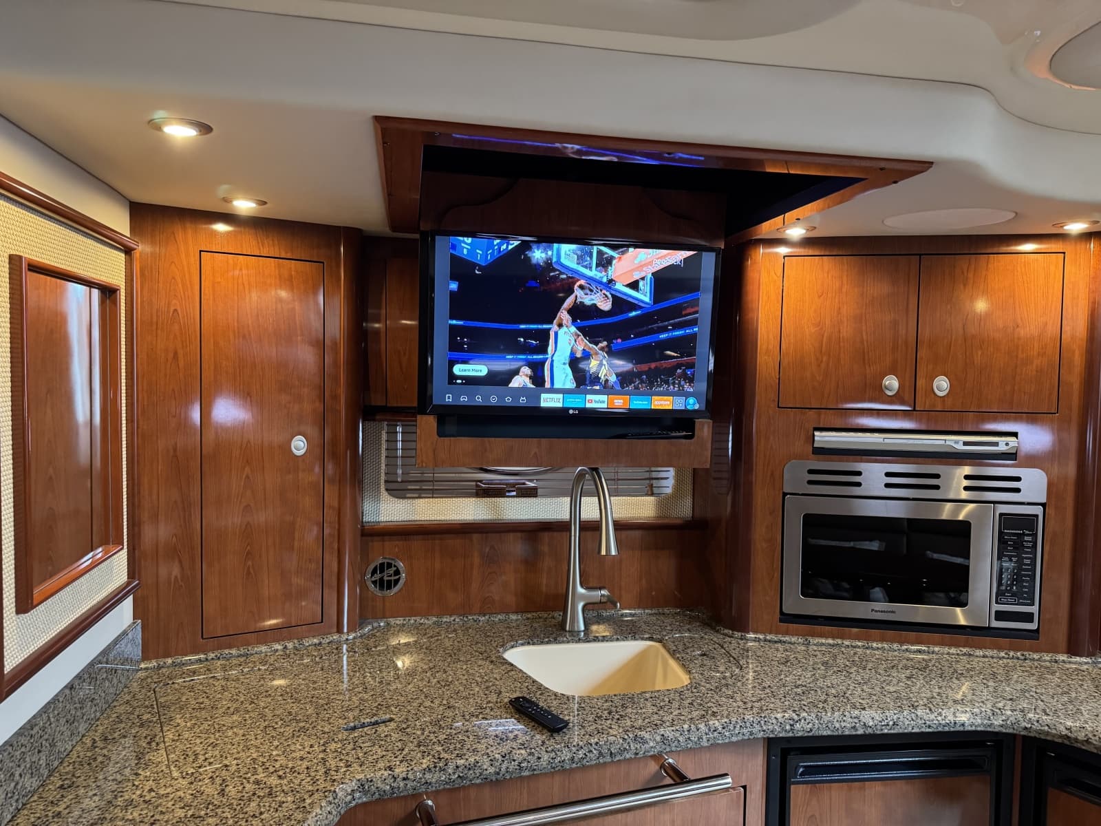 2005 Sea Ray 420 Sundancer - Photo 10