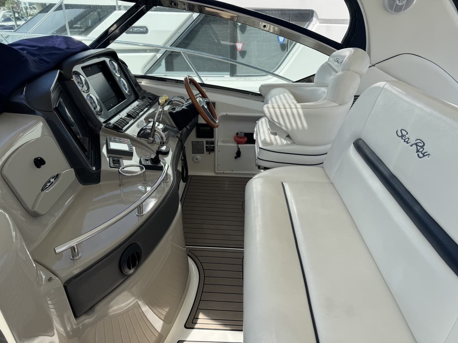 2005 Sea Ray 420 Sundancer - Photo 7