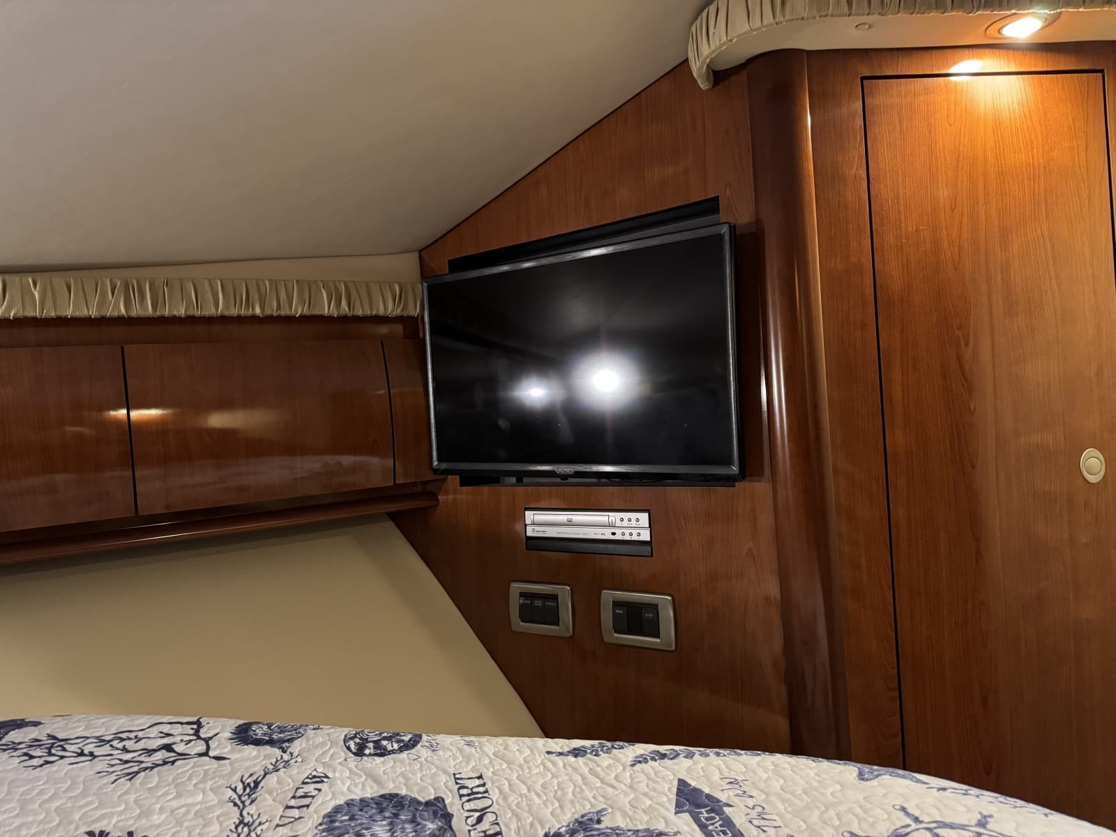 2005 Sea Ray 420 Sundancer - Photo 14