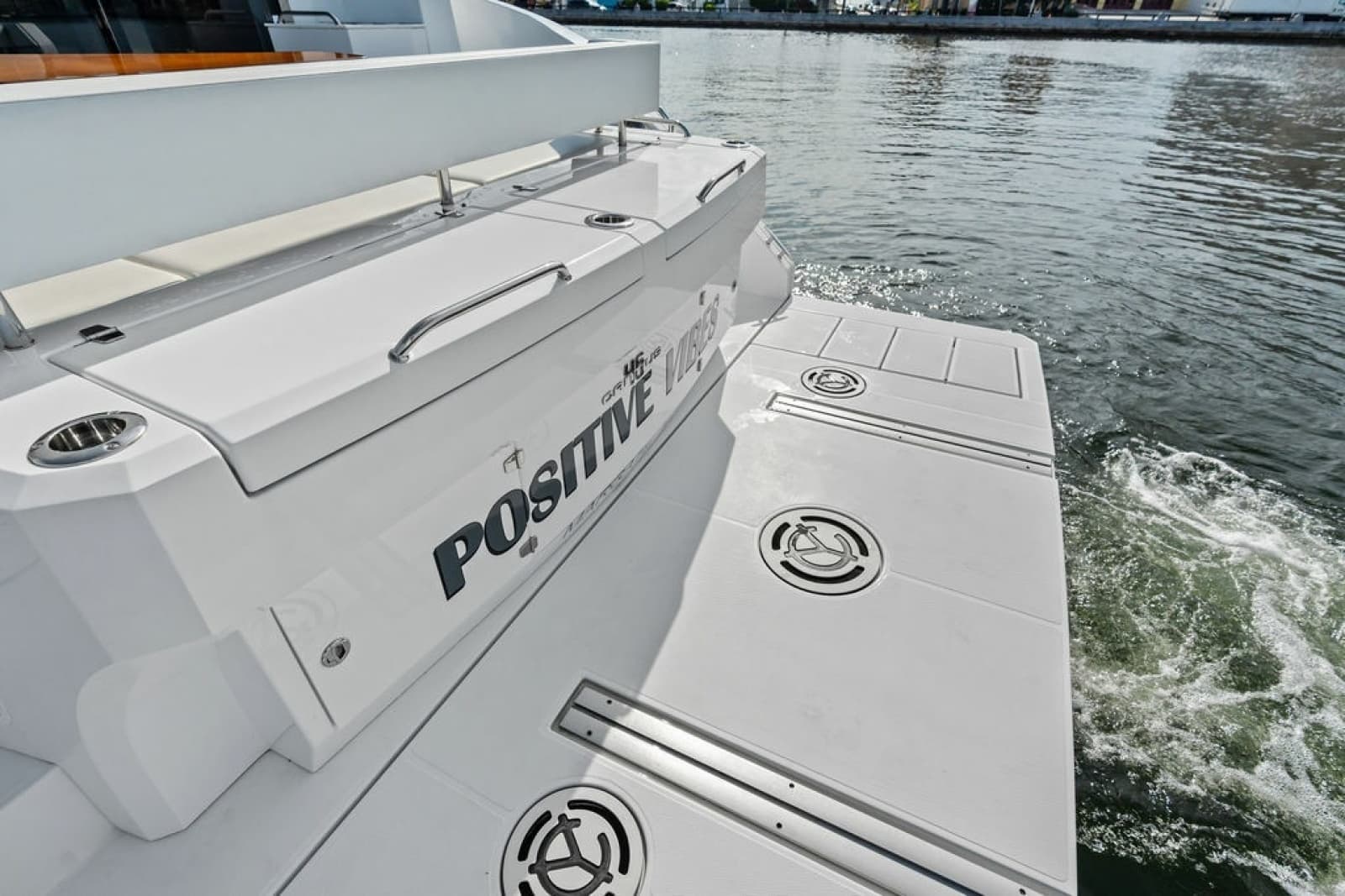 2022 Cruisers Yachts 46 CANTIUS - Photo 15