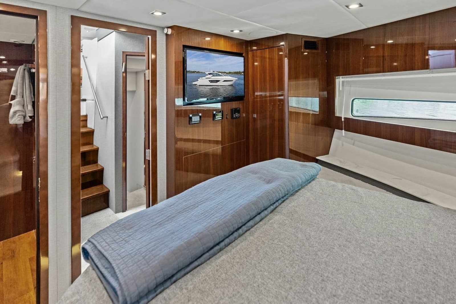 2022 Cruisers Yachts 46 CANTIUS - Photo 40