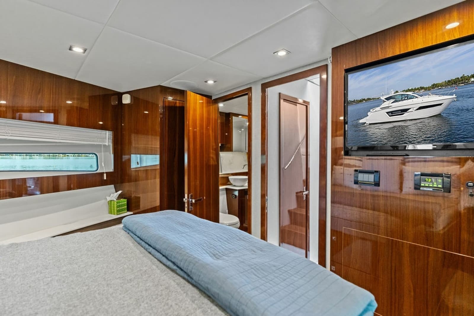 2022 Cruisers Yachts 46 CANTIUS - Photo 39
