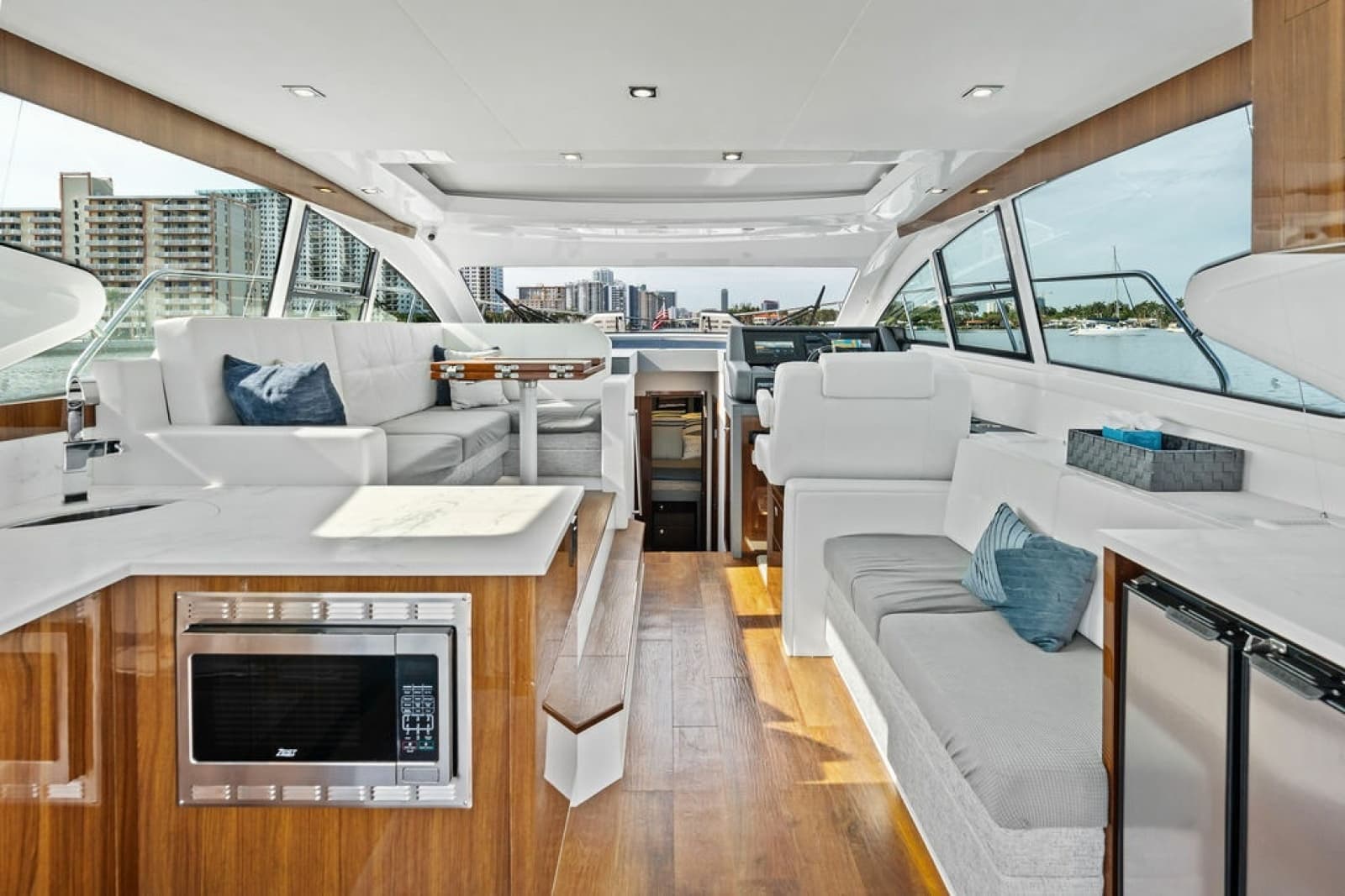 2022 Cruisers Yachts 46 CANTIUS - Photo 21