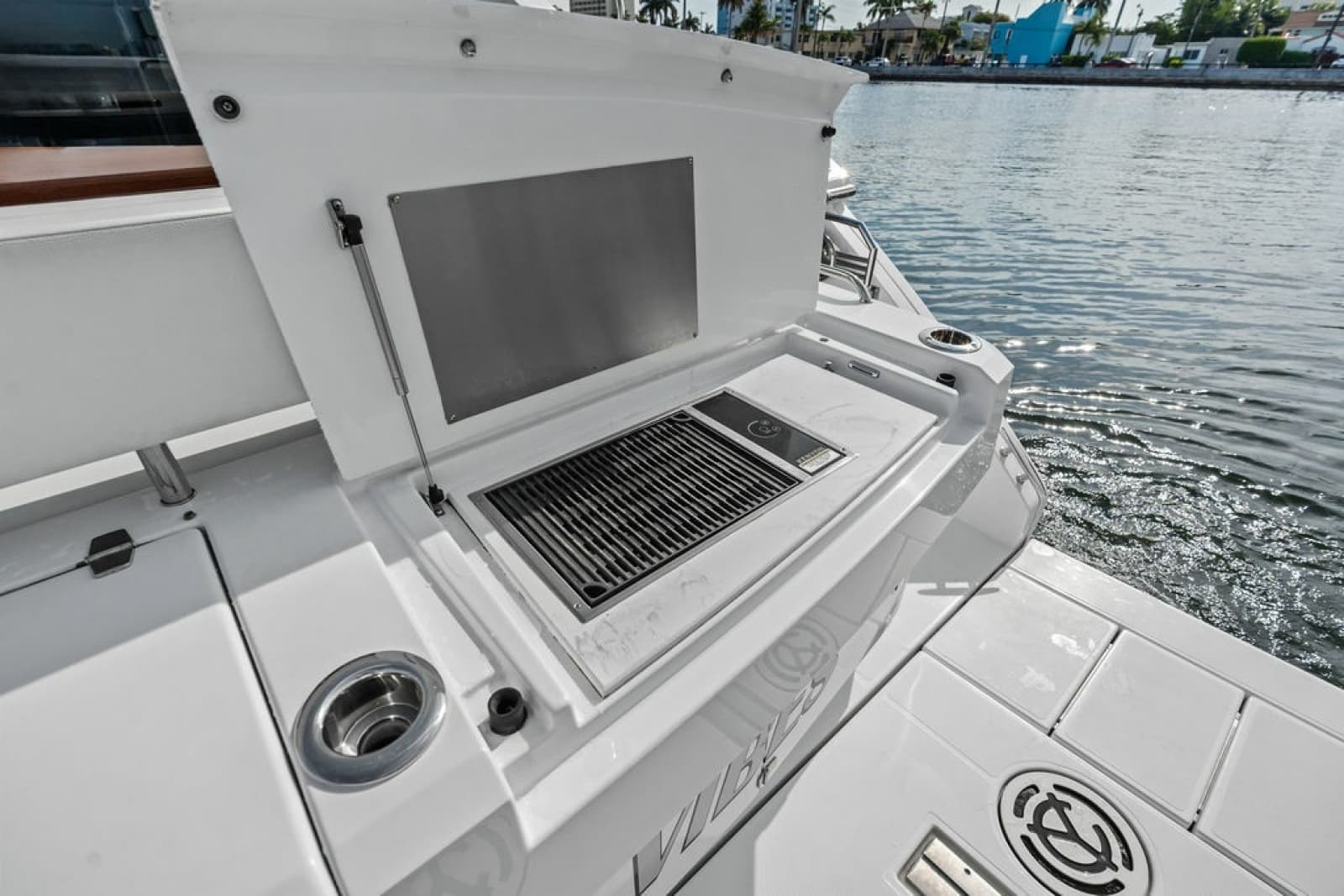 2022 Cruisers Yachts 46 CANTIUS - Photo 16