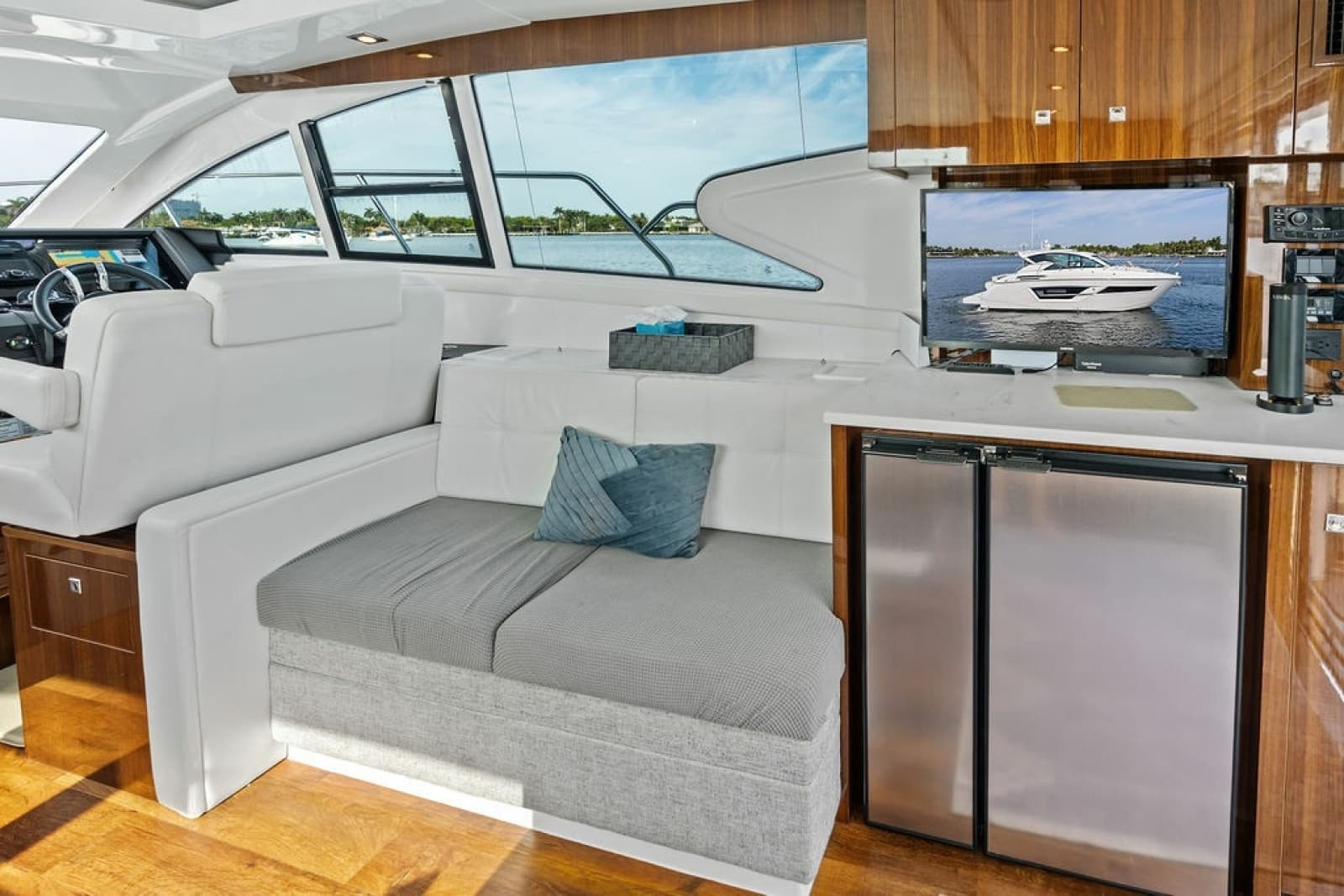 2022 Cruisers Yachts 46 CANTIUS - Photo 26