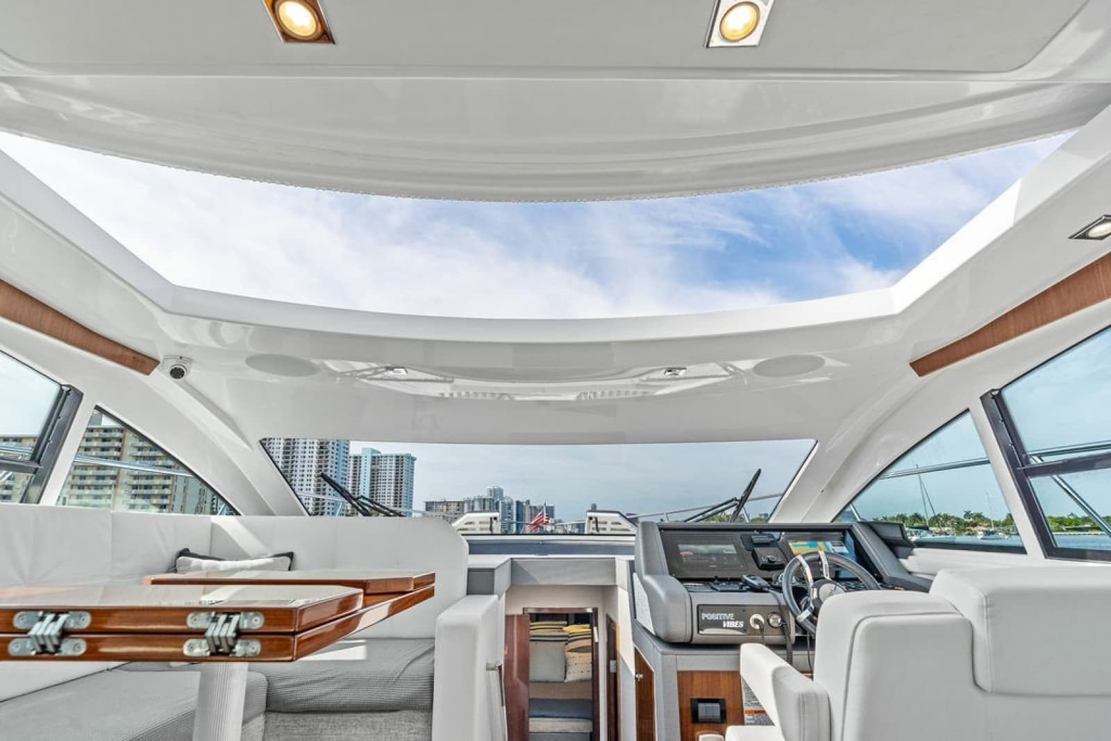 2022 Cruisers Yachts 46 CANTIUS - Photo 24