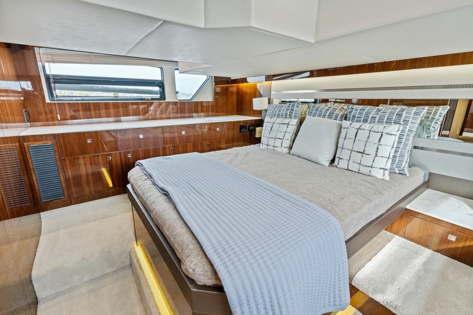 2022 Cruisers Yachts 46 CANTIUS - Photo 44