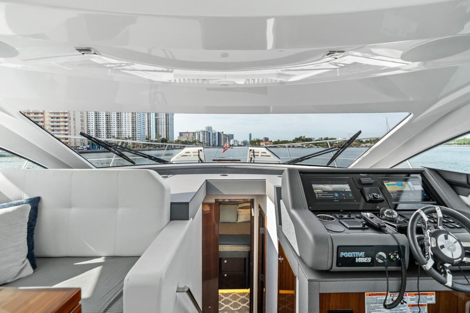 2022 Cruisers Yachts 46 CANTIUS - Photo 30