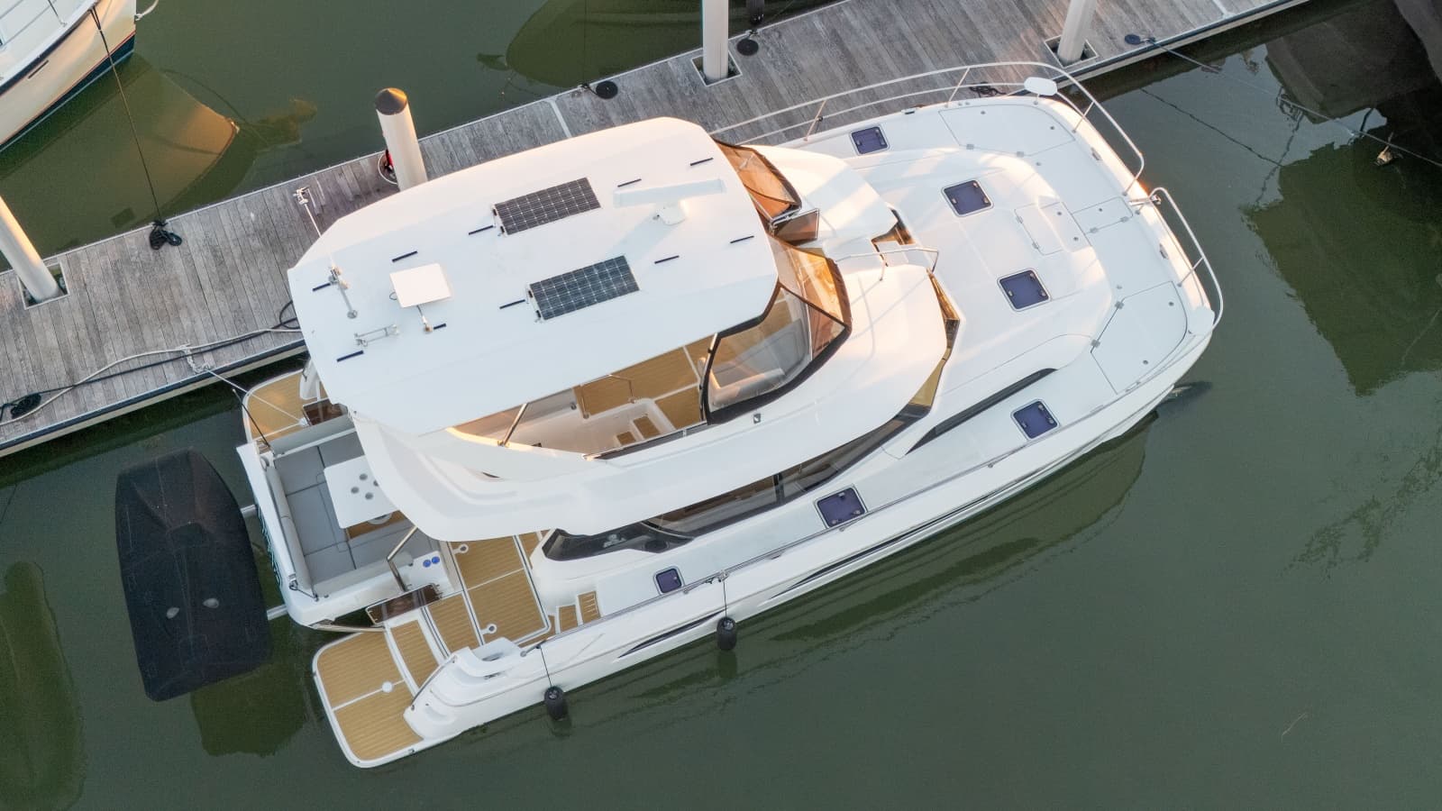 2021 Aquila 44 - Photo 2