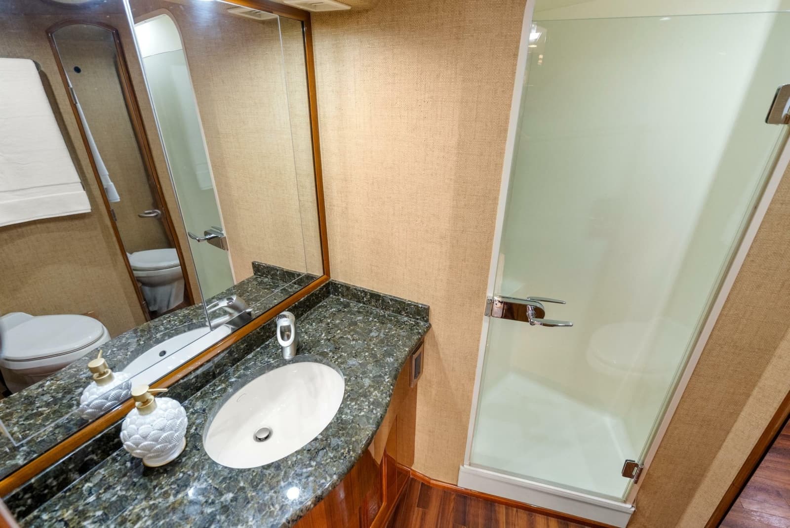 2007 Viking Enclosed Flybridge - Photo 19