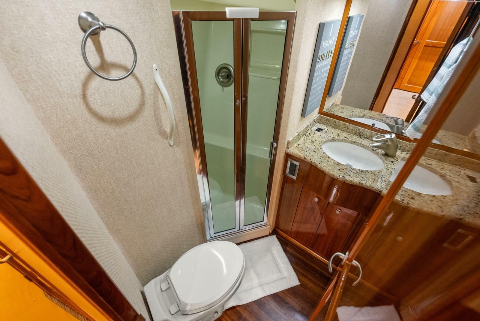 2007 Viking Enclosed Flybridge - Photo 15