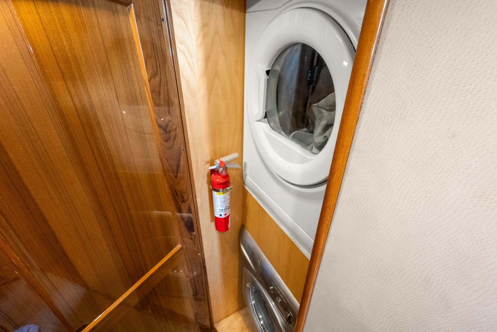 2007 Viking Enclosed Flybridge - Photo 20