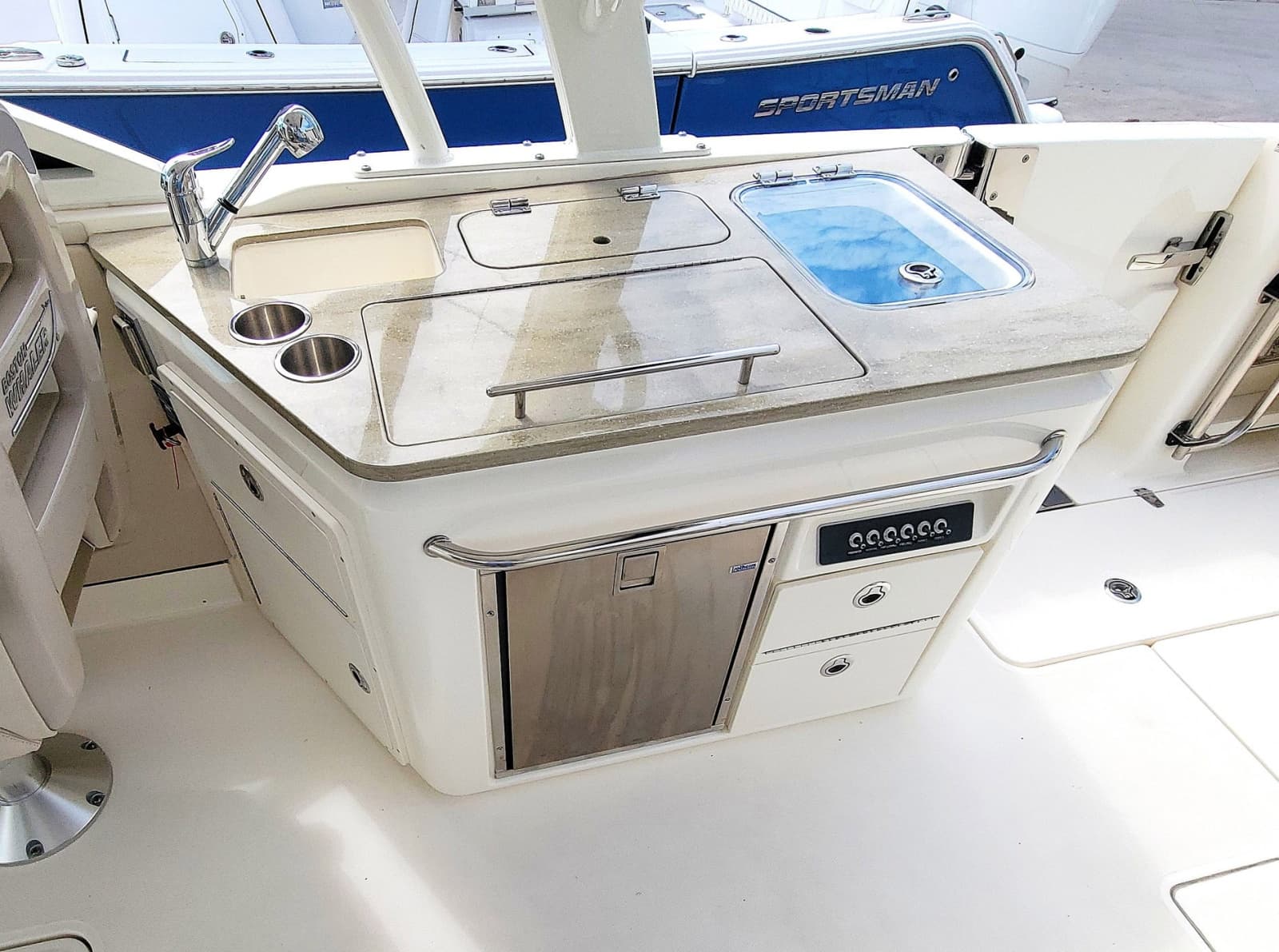 2022 Boston Whaler 320 Vantage - Photo 31