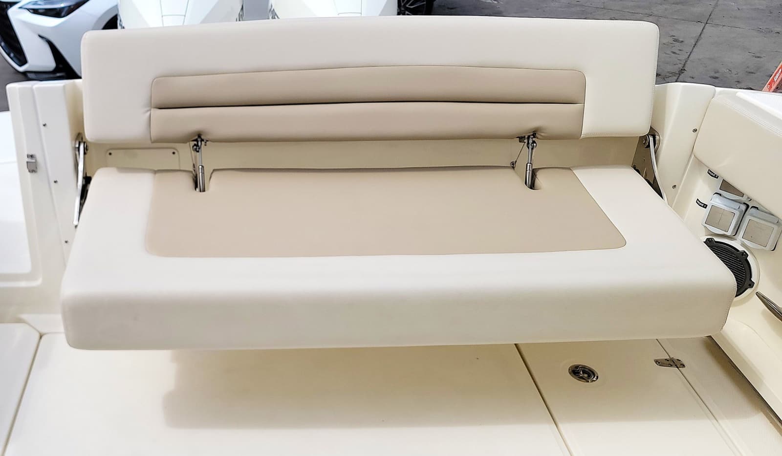 2022 Boston Whaler 320 Vantage - Photo 29