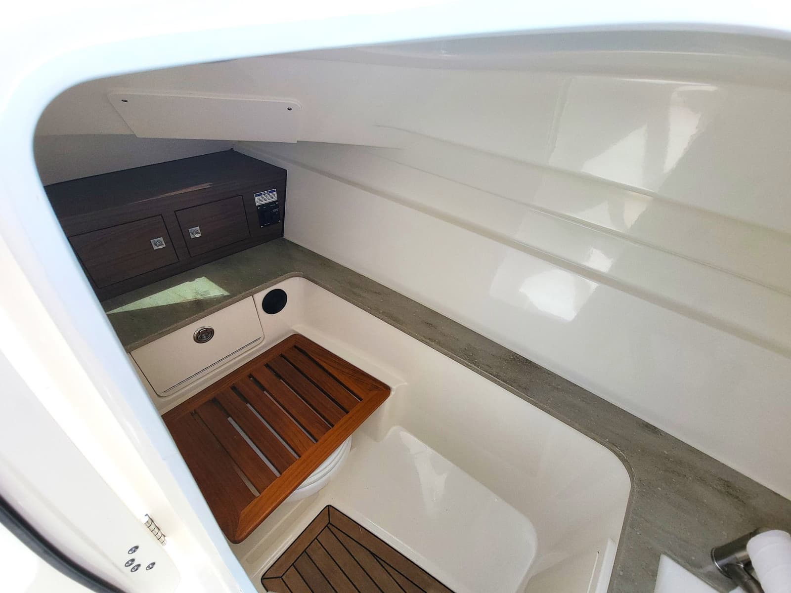 2022 Boston Whaler 320 Vantage - Photo 37