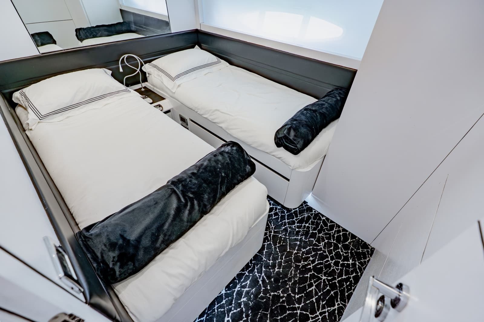 2010 Pershing 80 - Photo 9