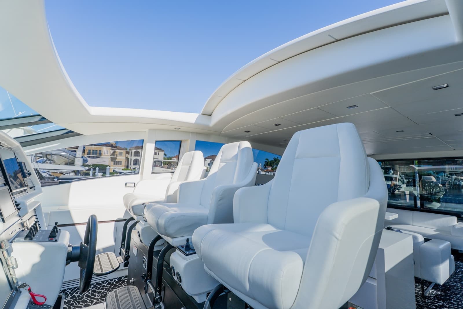 2010 Pershing 80 - Photo 15
