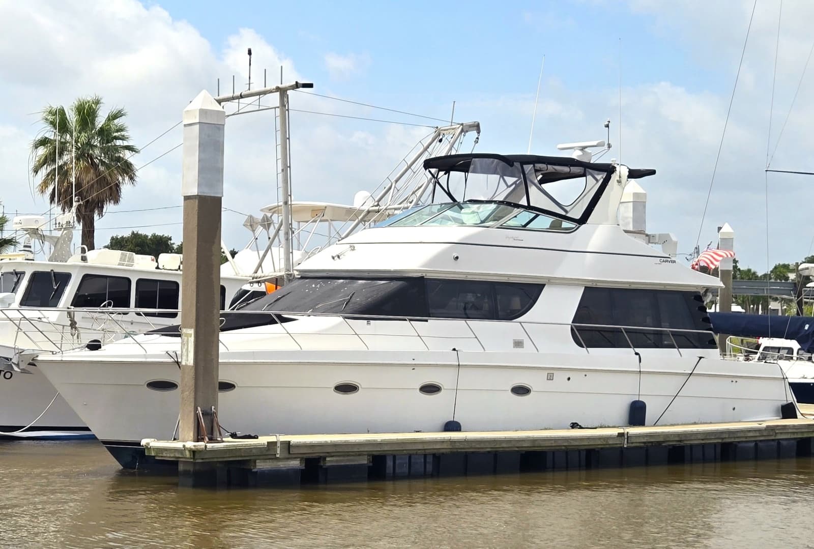 2000 Carver 530 - Photo 1