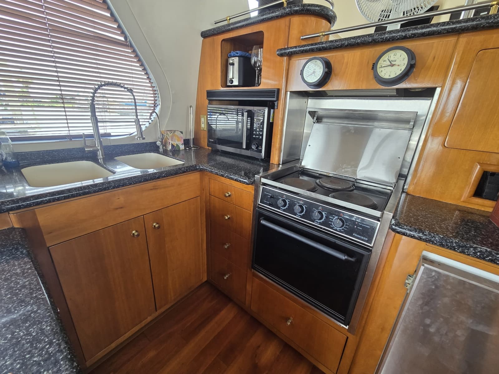 2000 Carver 530 - Photo 35