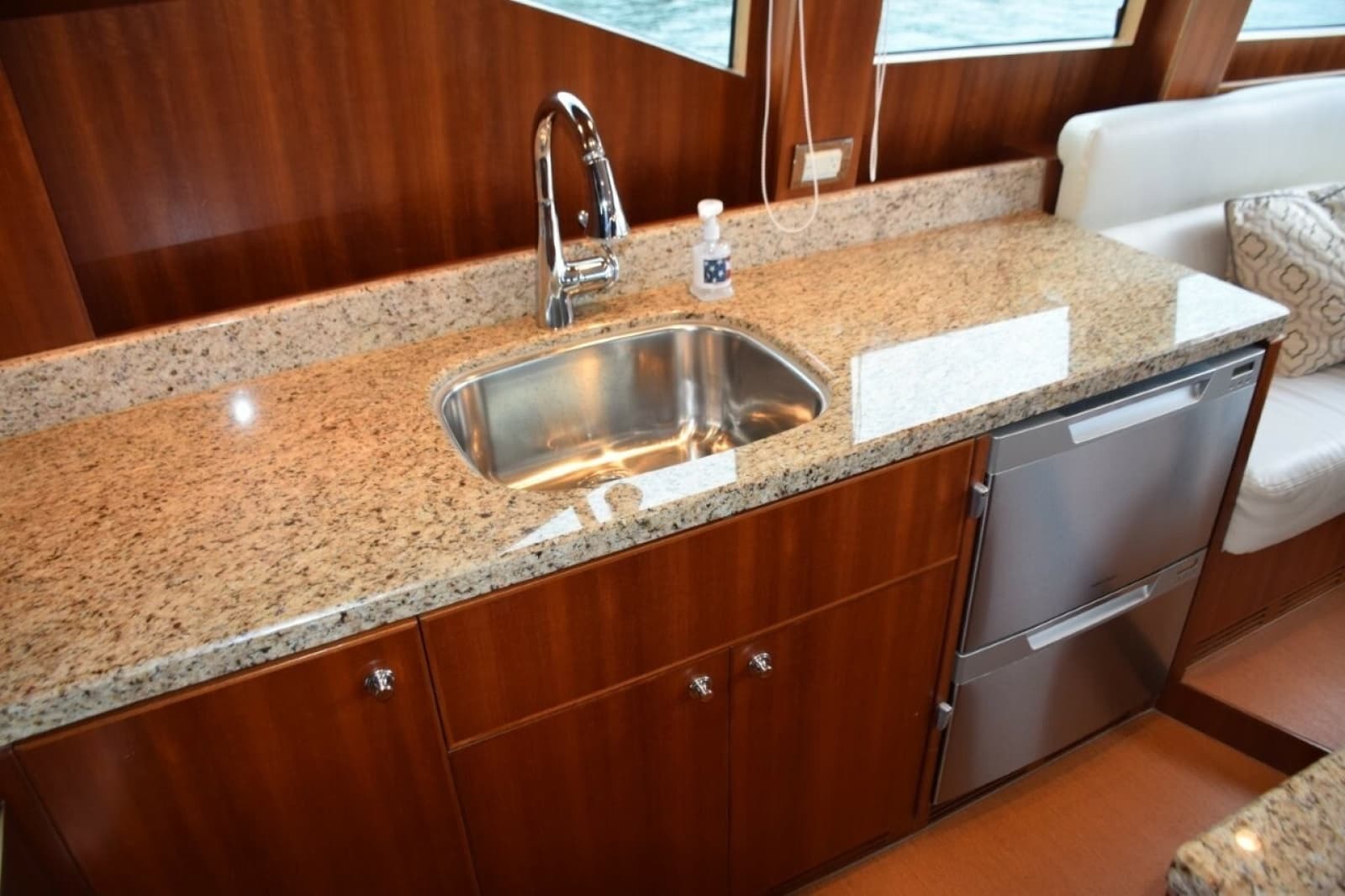 2013 Hargrave Motoryacht - Photo 11