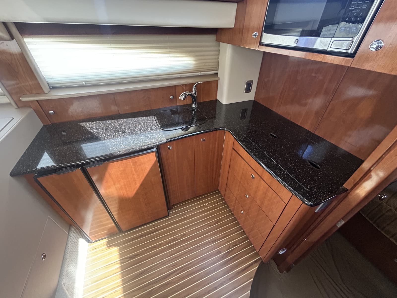 2007 Meridian 368 Motoryacht - Photo 26