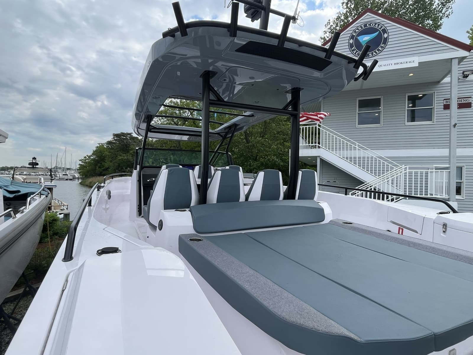 2025 Axopar 37 Sun Top - Photo 30
