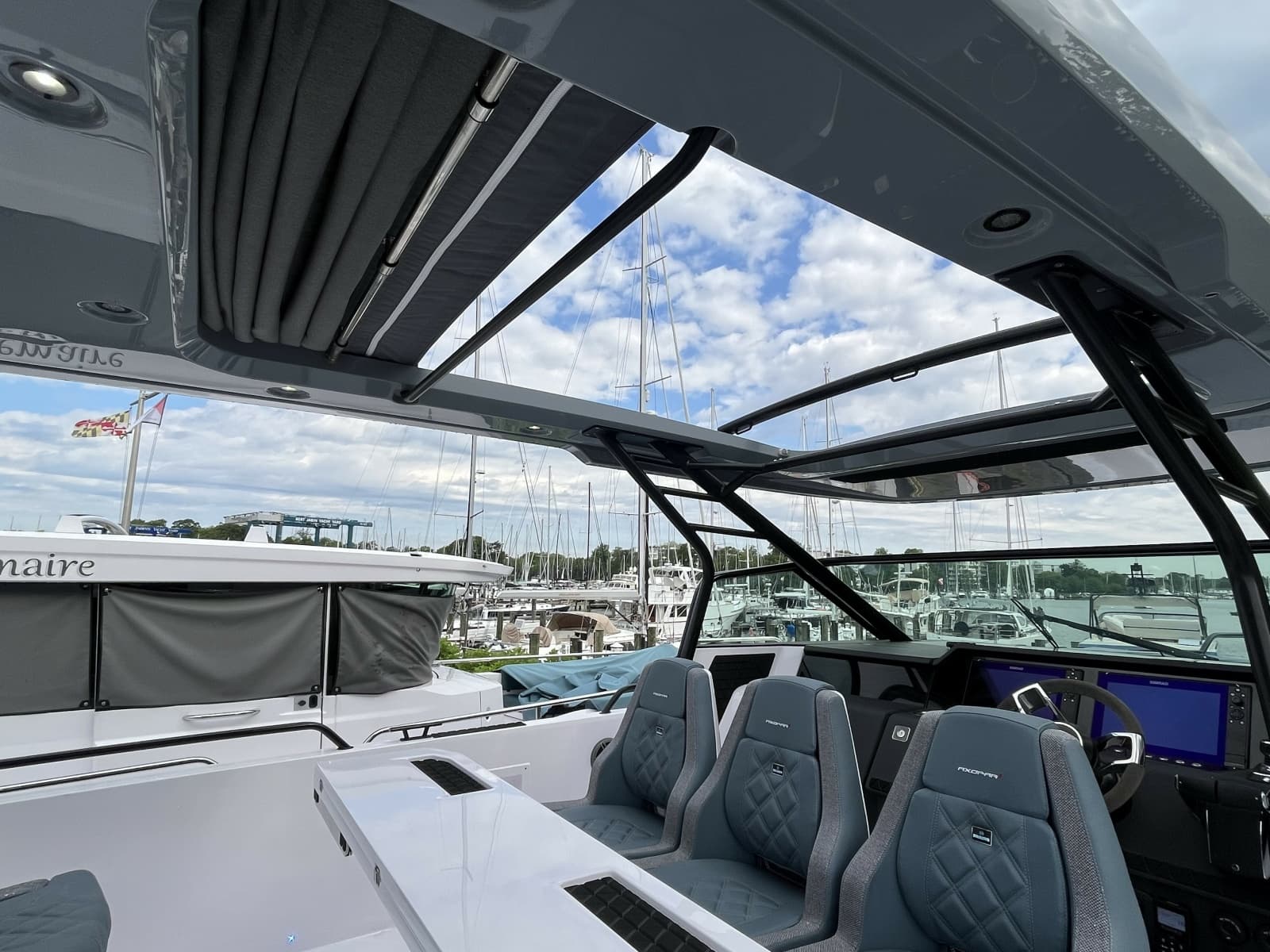 2025 Axopar 37 Sun Top - Photo 10