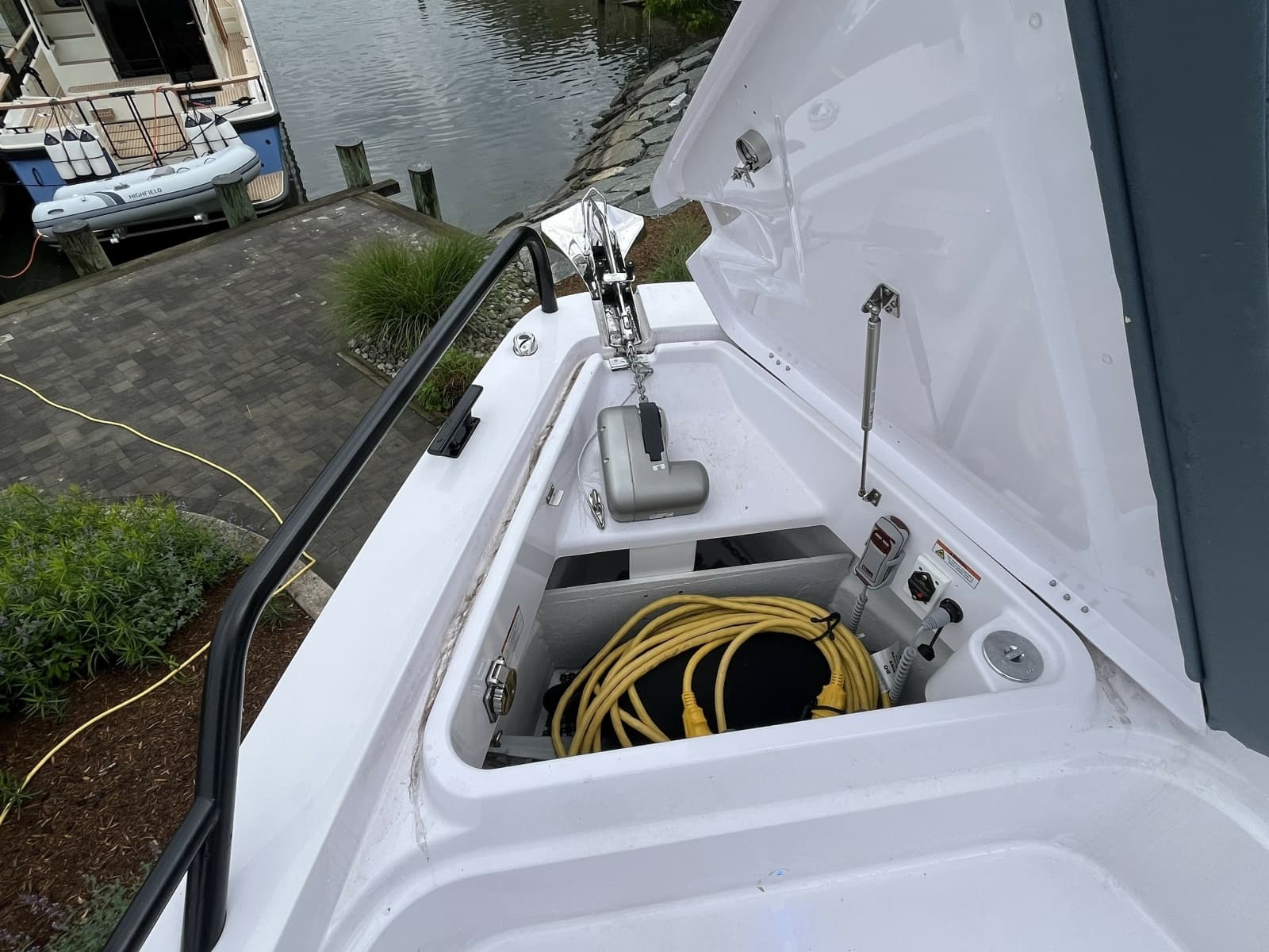 2025 Axopar 37 Sun Top - Photo 56