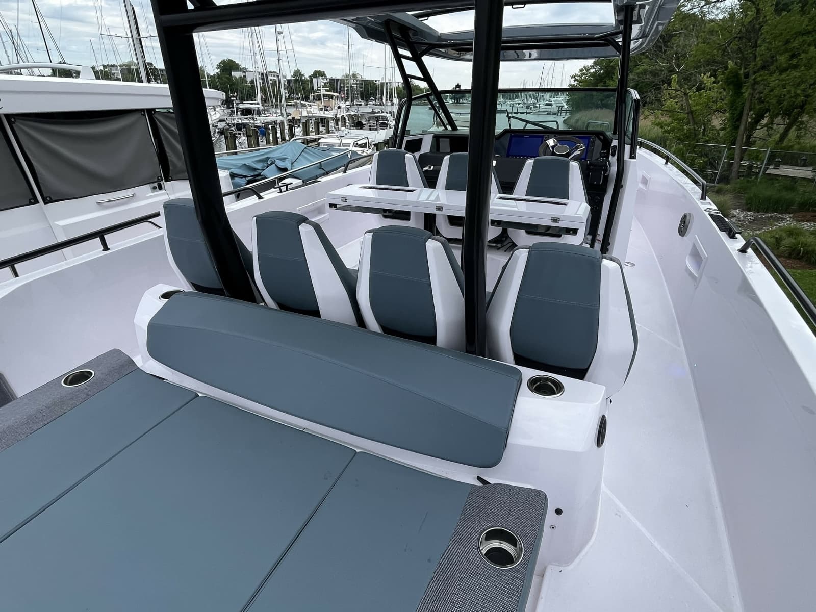 2025 Axopar 37 Sun Top - Photo 32