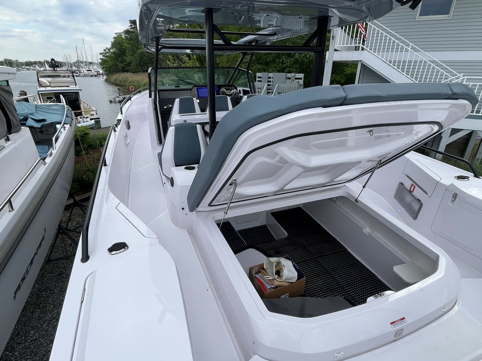 2025 Axopar 37 Sun Top - Photo 28