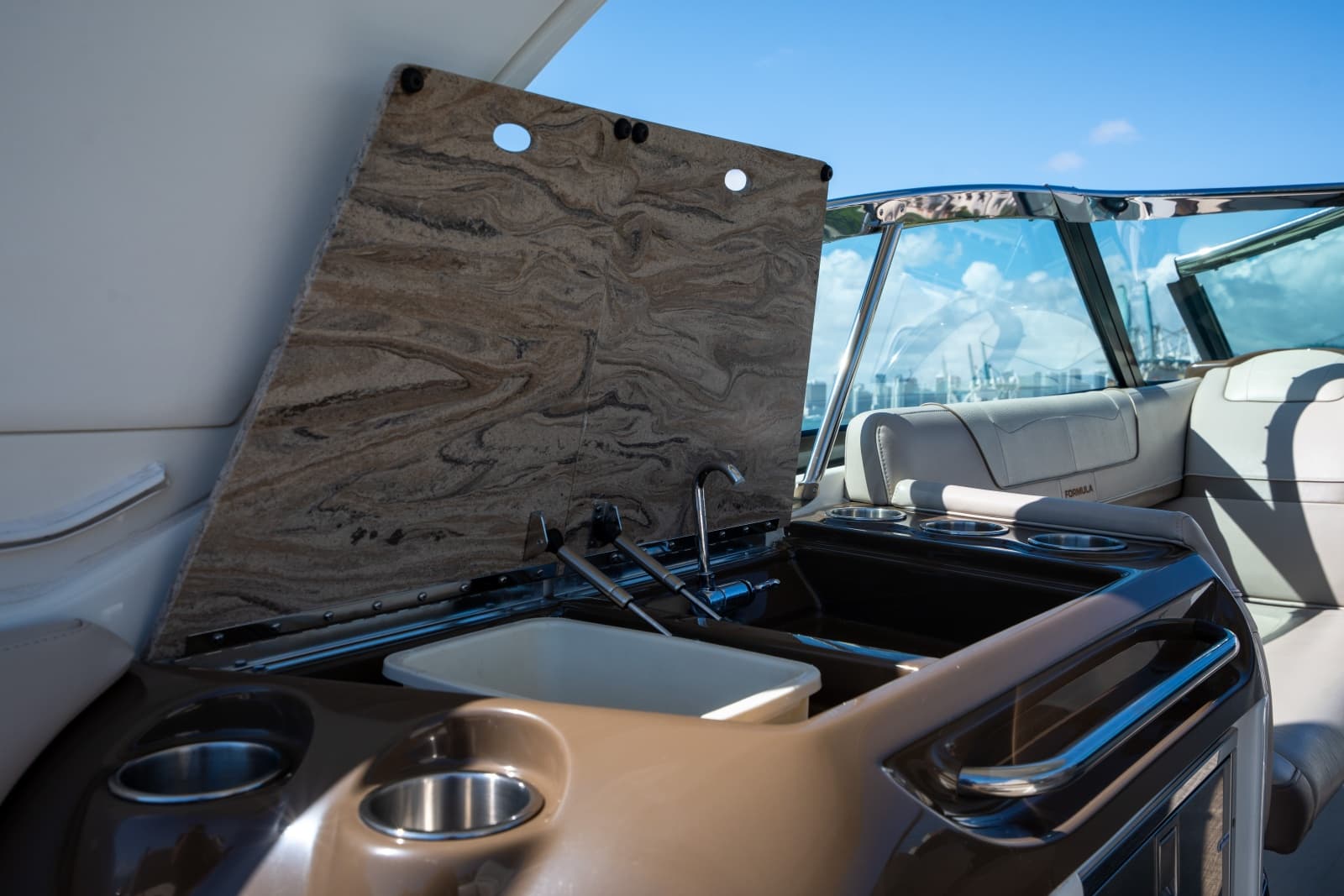2018 Formula 350 Crossover Bowrider - Photo 34