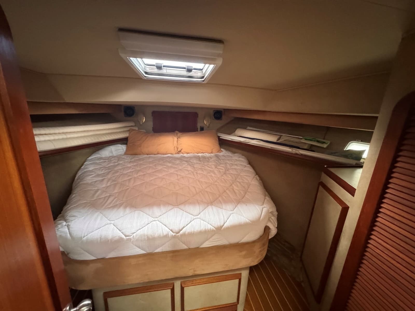 1987 Chris-Craft 44 Sedan - Photo 15