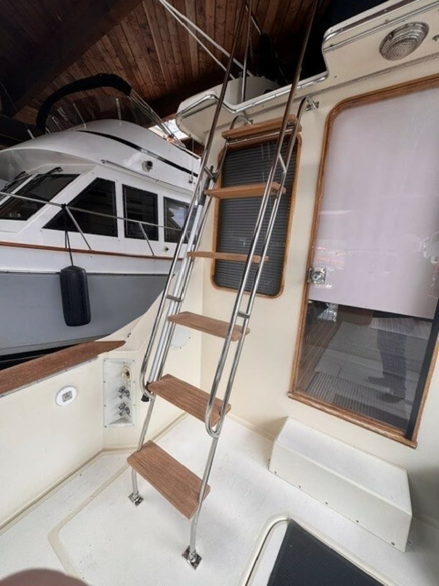 1987 Chris-Craft 44 Sedan - Photo 4