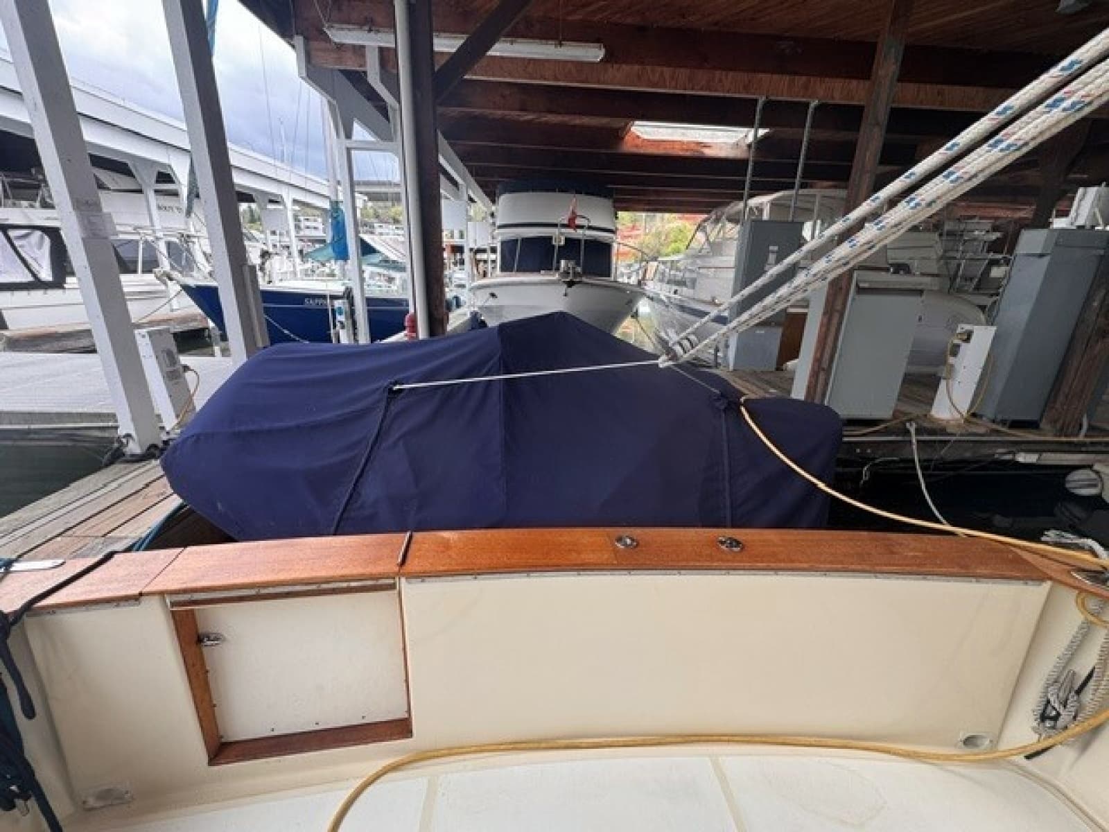 1987 Chris-Craft 44 Sedan - Photo 5