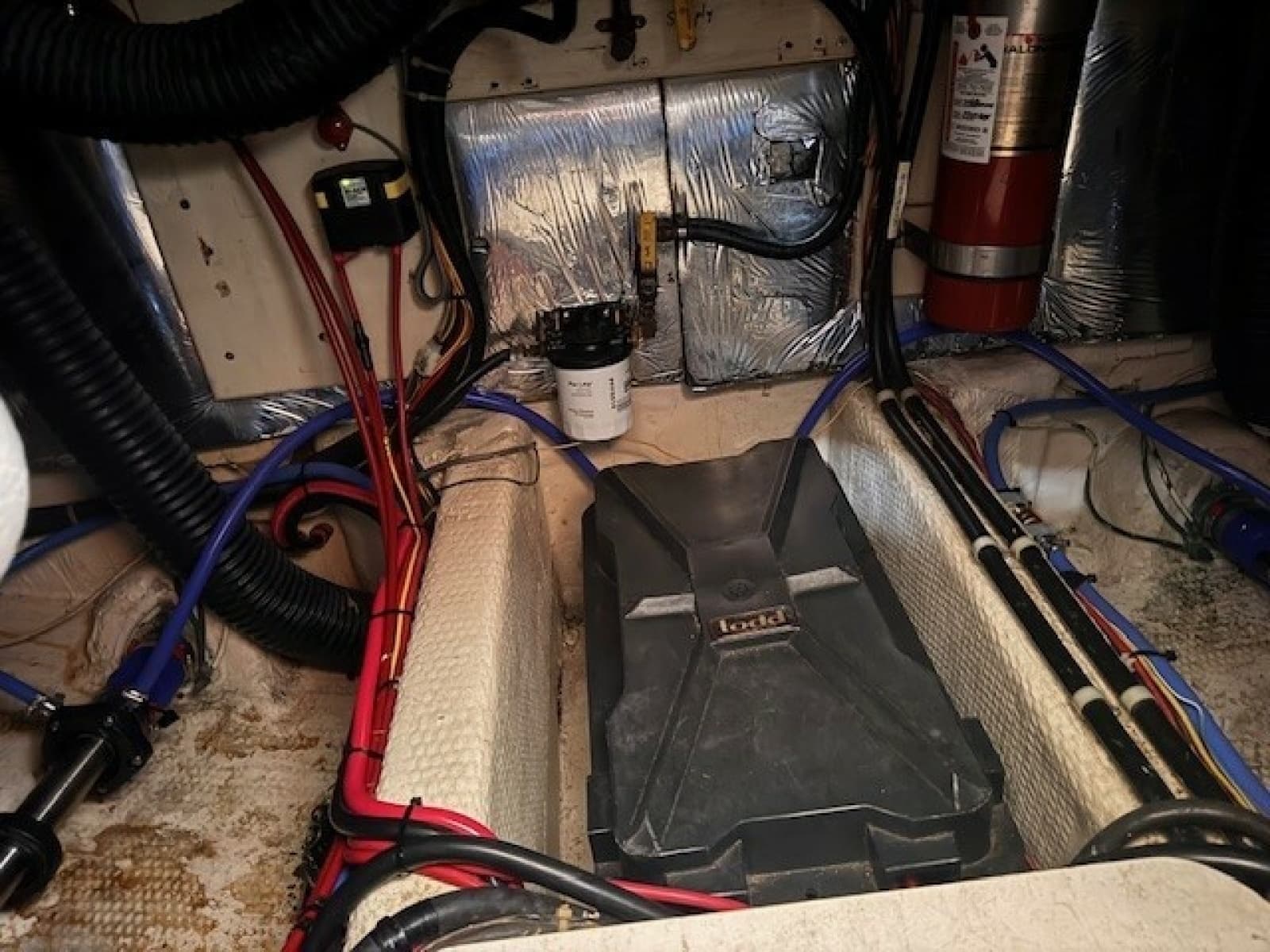 1987 Chris-Craft 44 Sedan - Photo 19