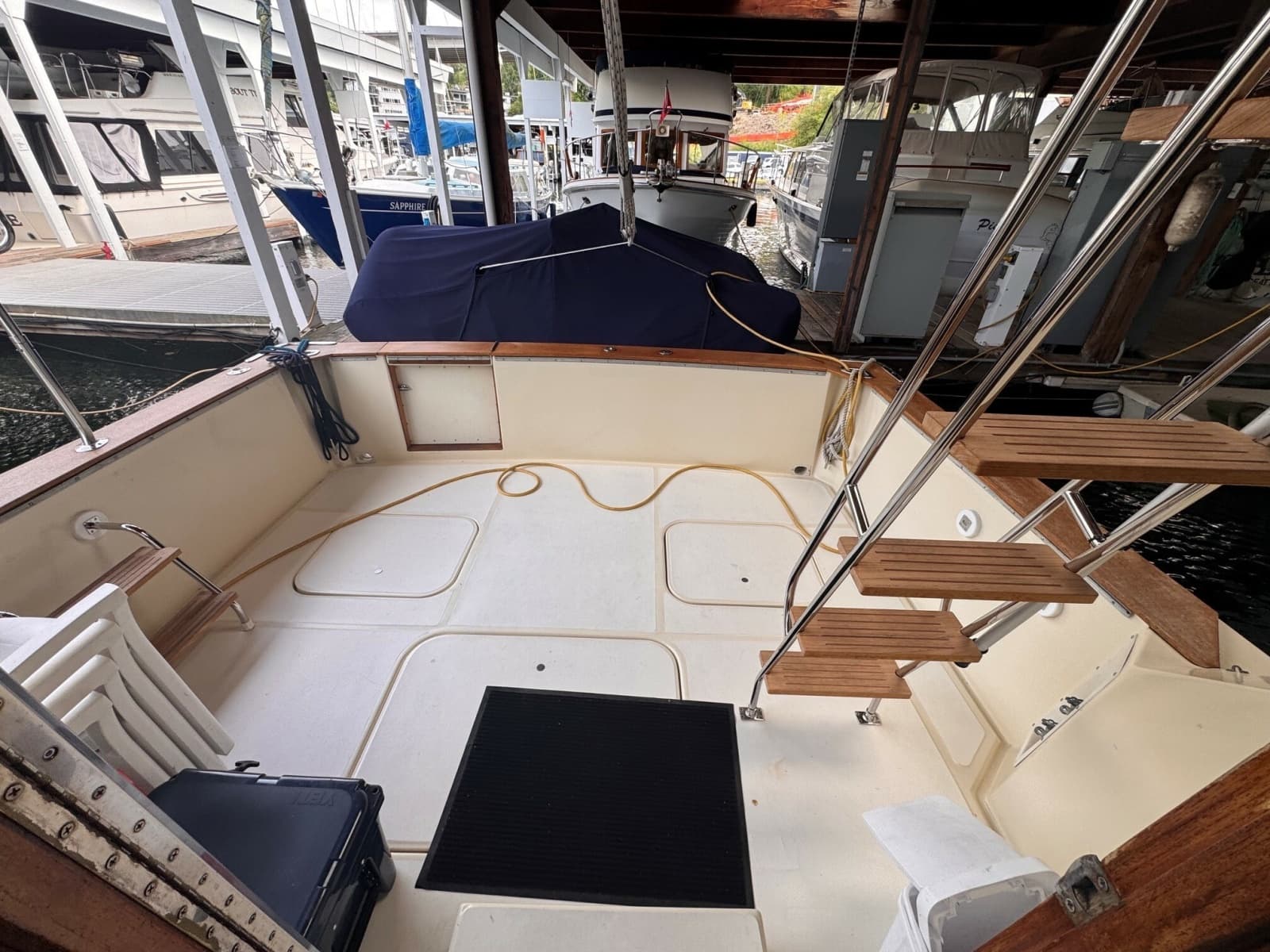 1987 Chris-Craft 44 Sedan - Photo 3