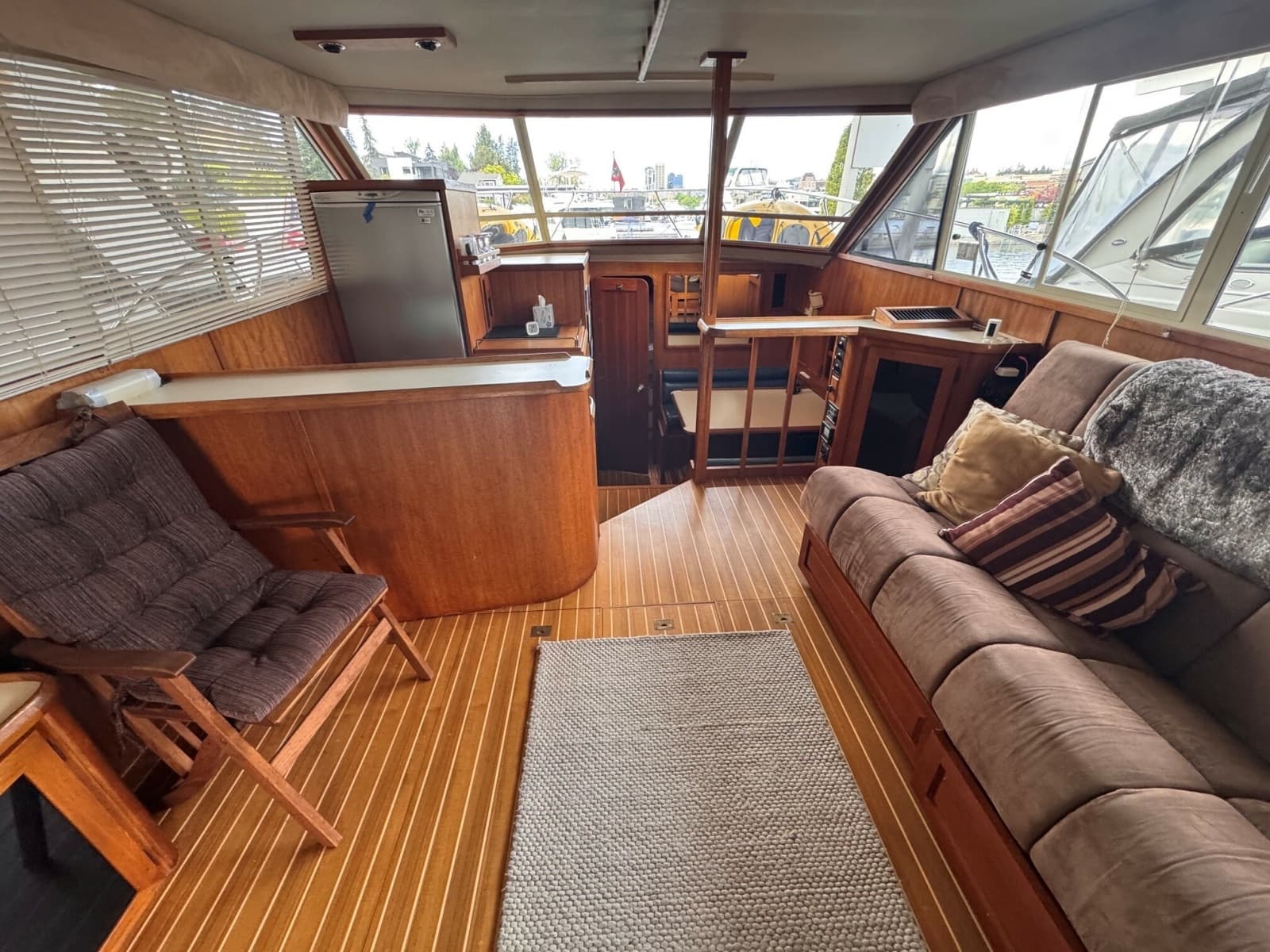 1987 Chris-Craft 44 Sedan - Photo 8