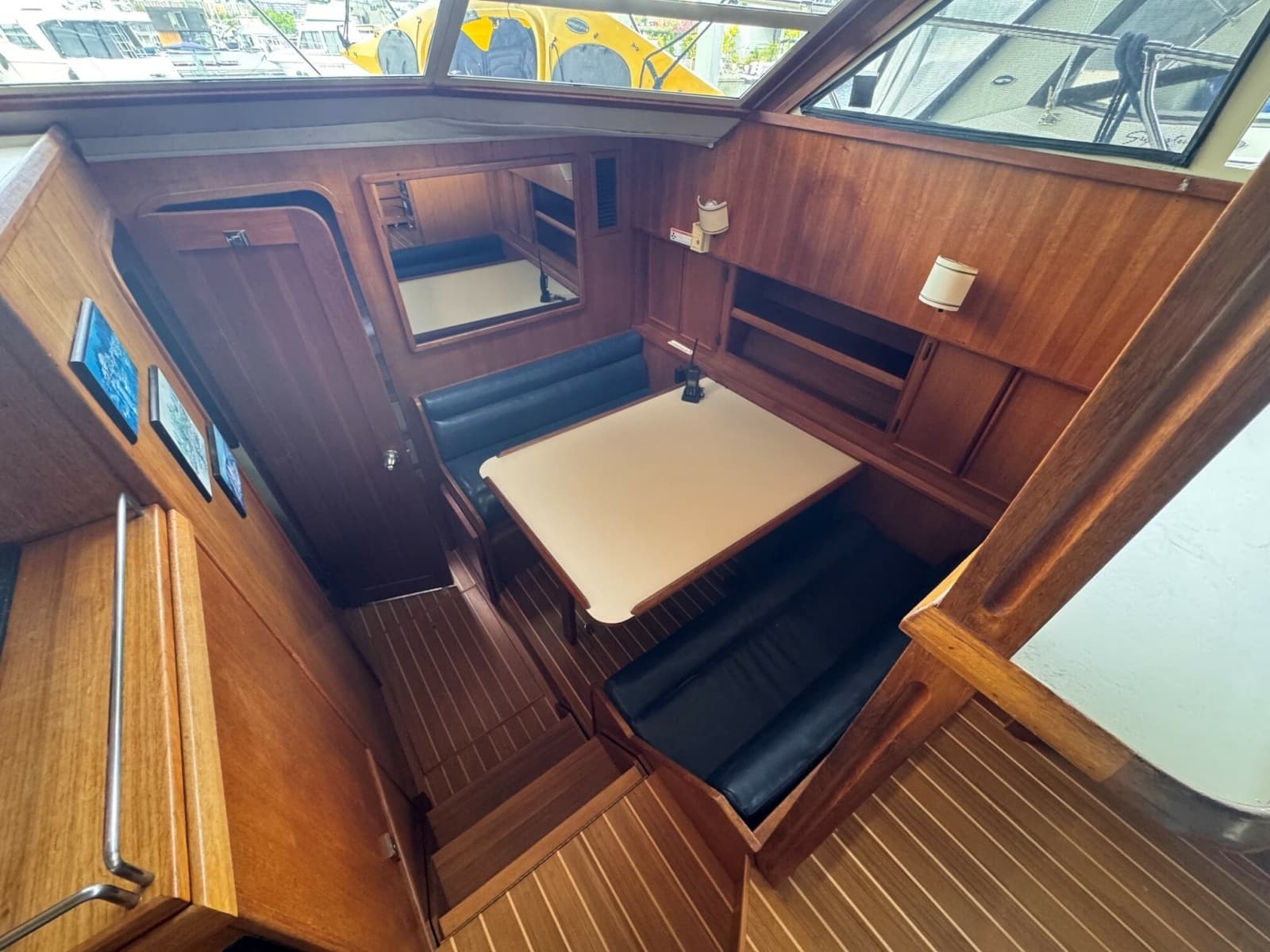 1987 Chris-Craft 44 Sedan - Photo 11