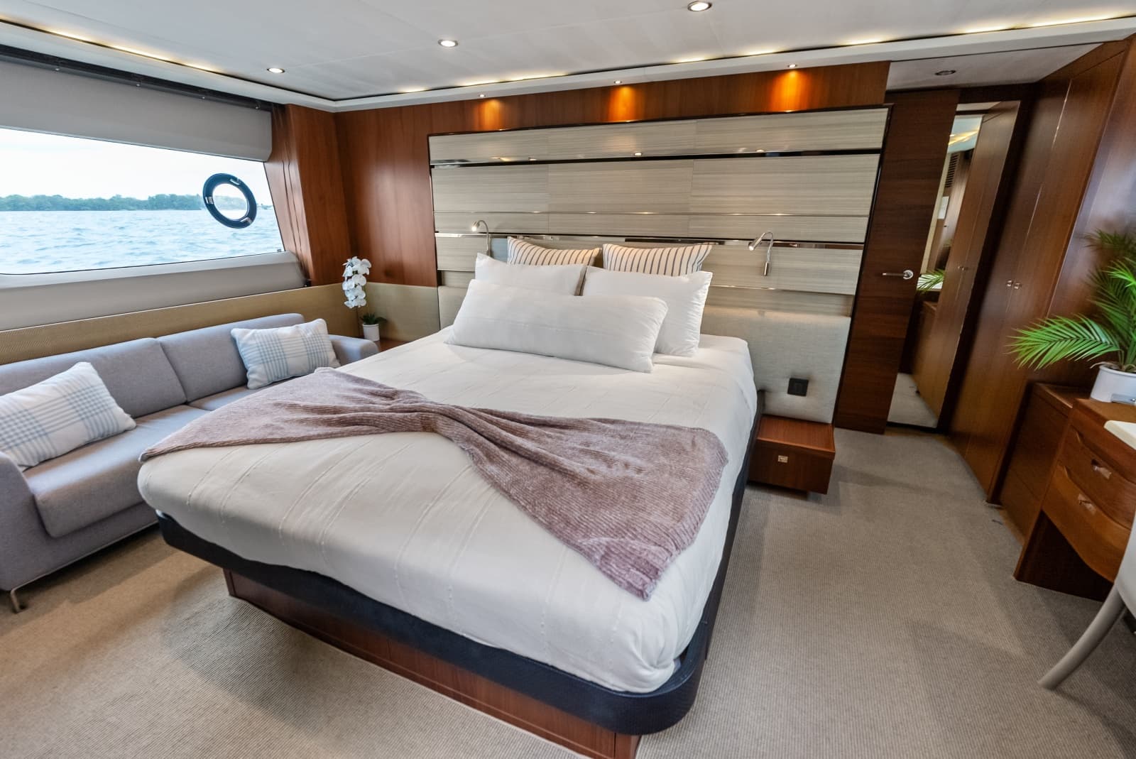 2014 Princess S72 - Photo 135